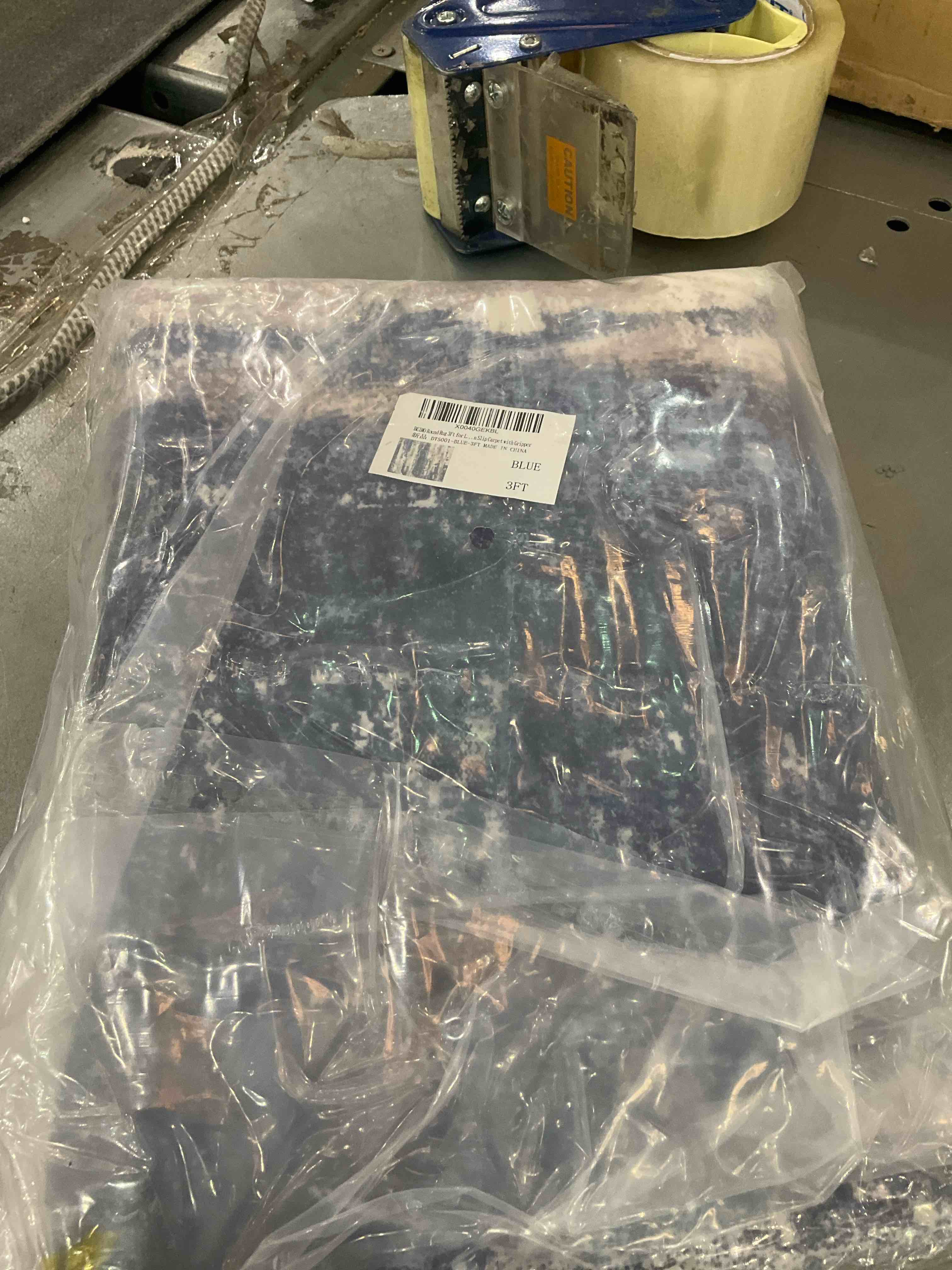 Belmont round rug 3 feet long with slip carpet with gripper 