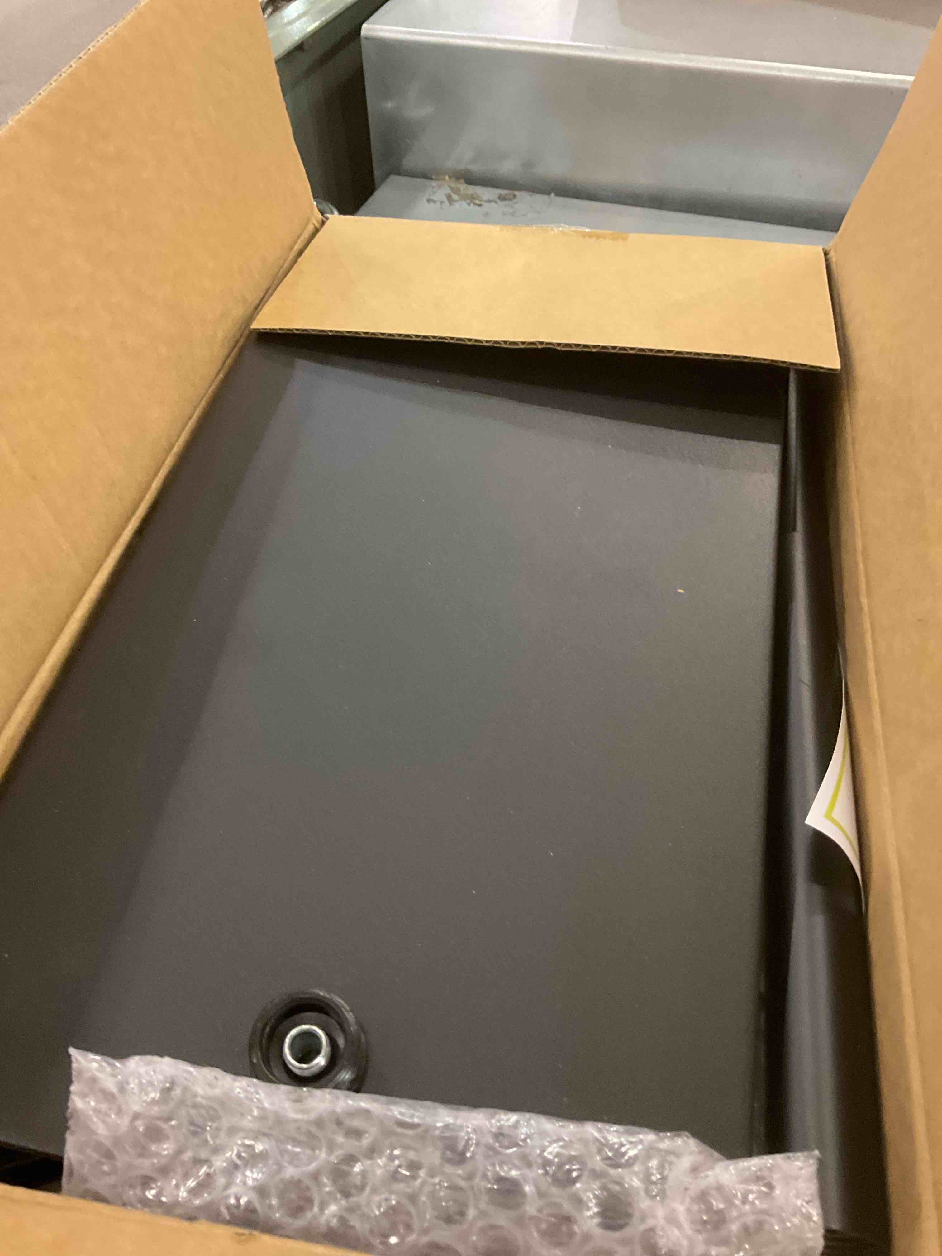 https://s3.amazonaws.com/lotting-images-prod/BargainHunt/EXS01280345_1712677054369.jpeg