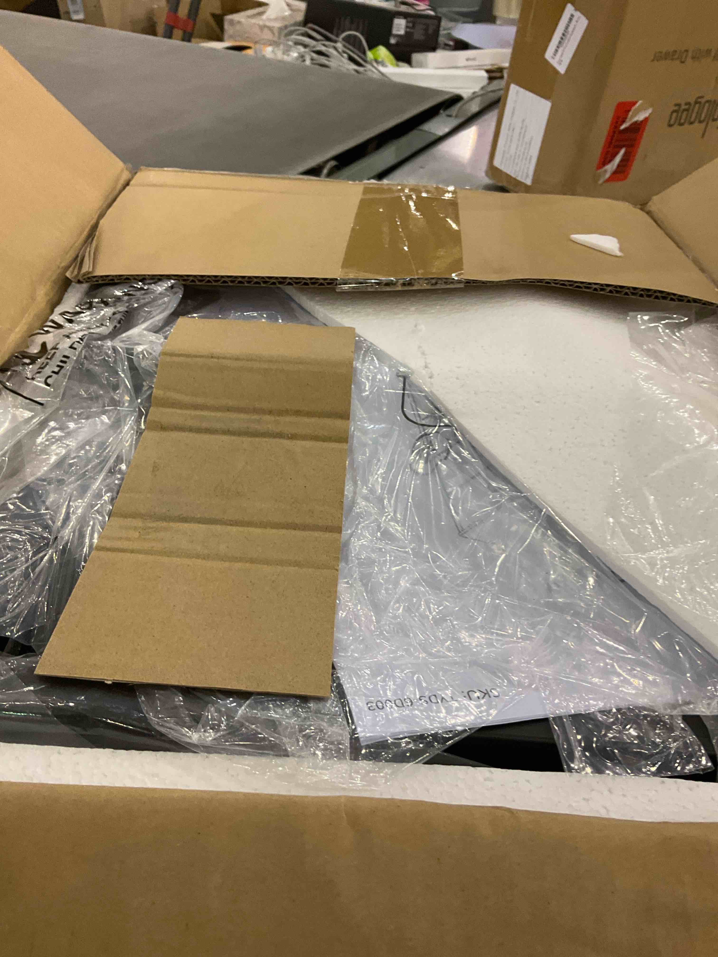https://s3.amazonaws.com/lotting-images-prod/BargainHunt/EXS01280495_1712757945030.jpeg