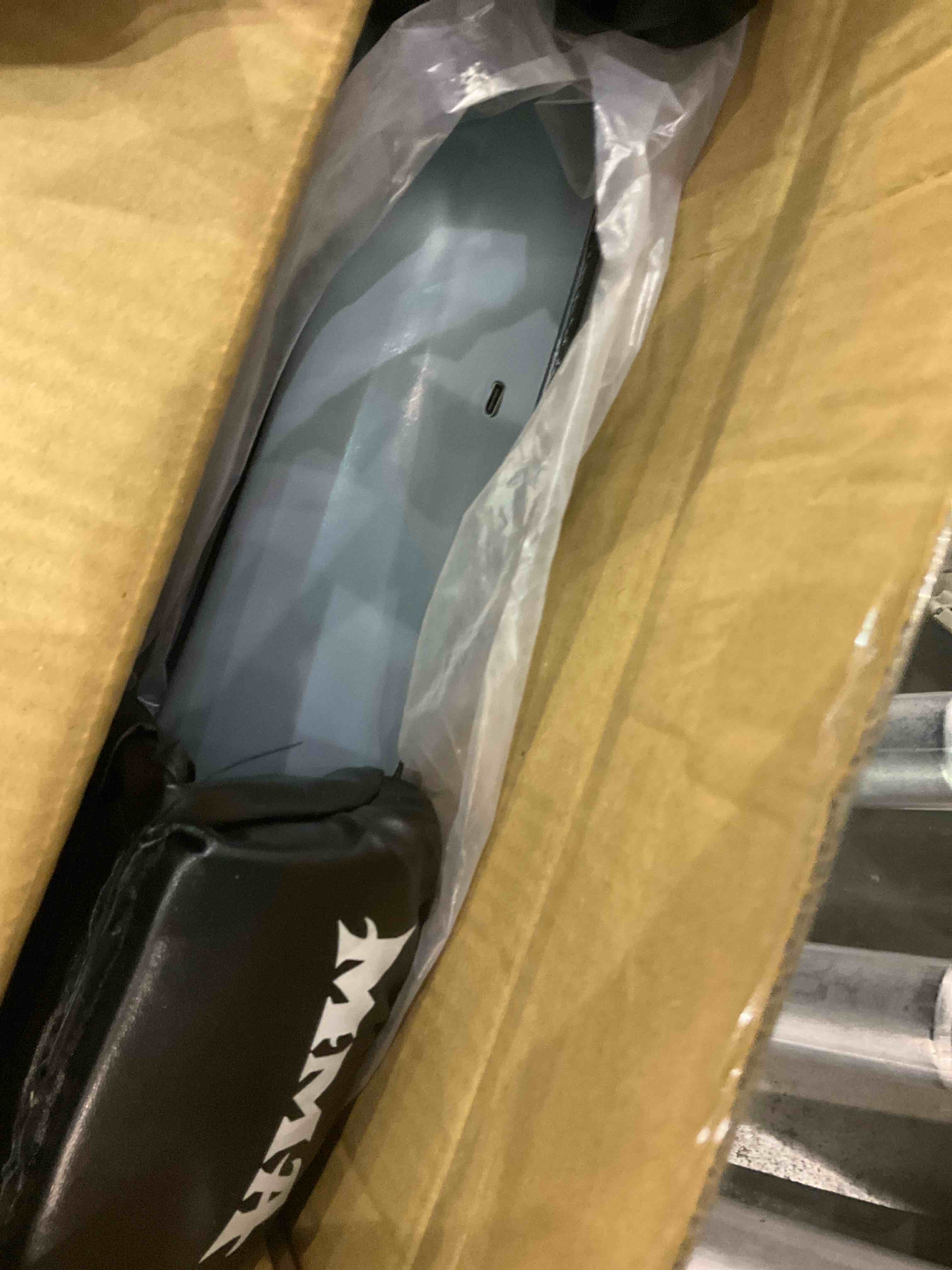 https://s3.amazonaws.com/lotting-images-prod/BargainHunt/EXS01280927_1722425409451.jpeg