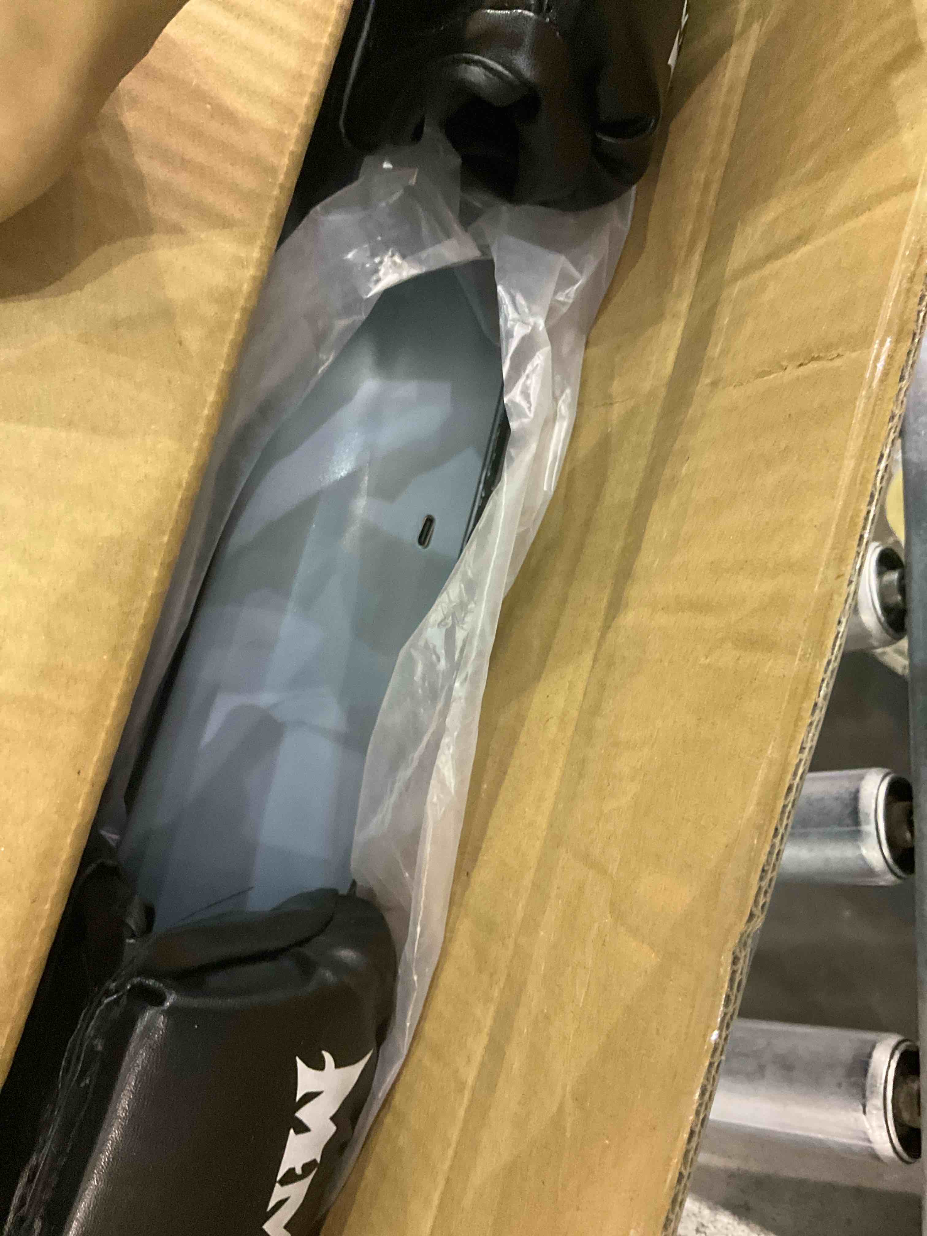 https://s3.amazonaws.com/lotting-images-prod/BargainHunt/EXS01280927_1722425411490.jpeg