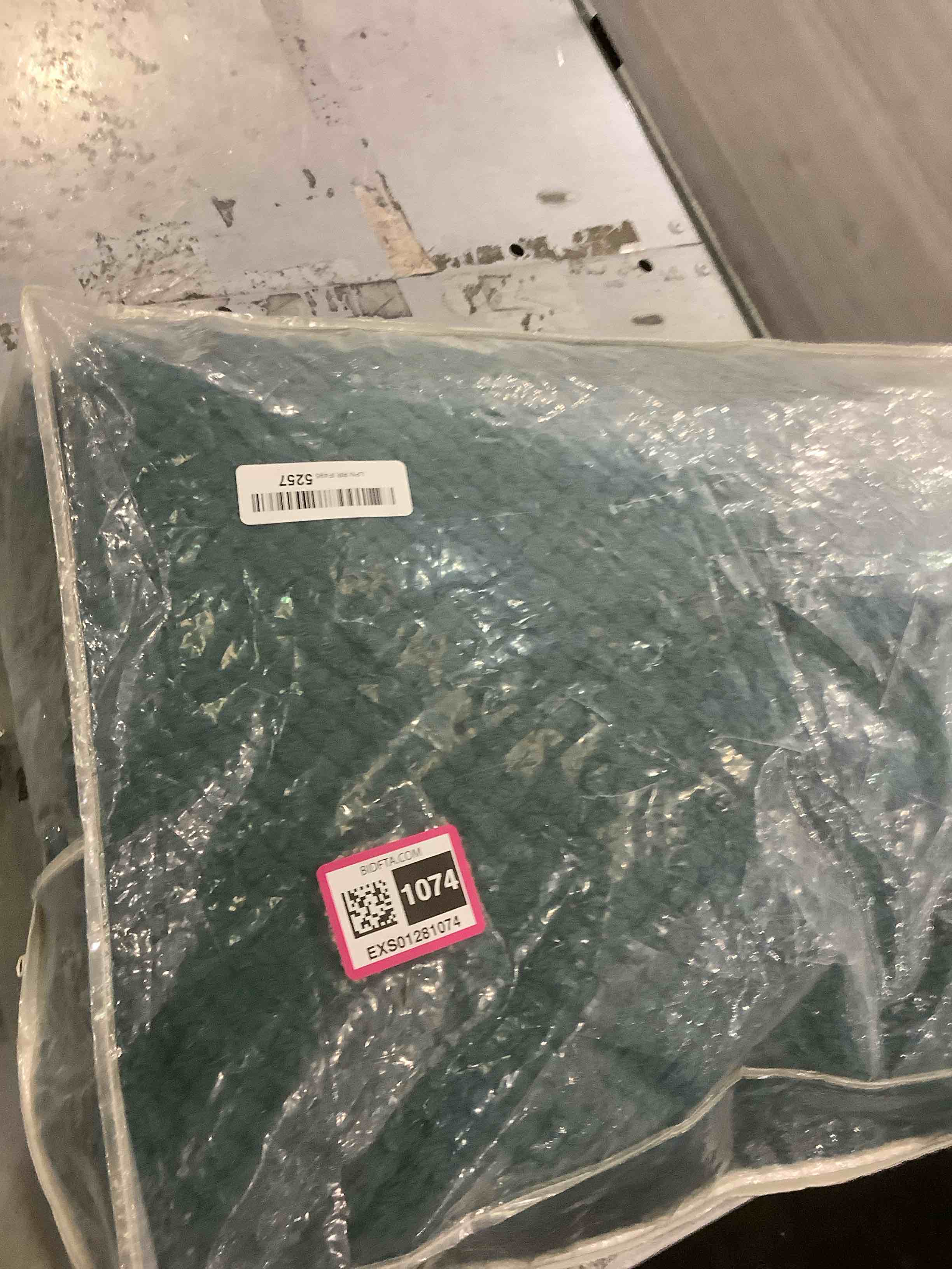 https://s3.amazonaws.com/lotting-images-prod/BargainHunt/EXS01281074_1712070909989.jpeg