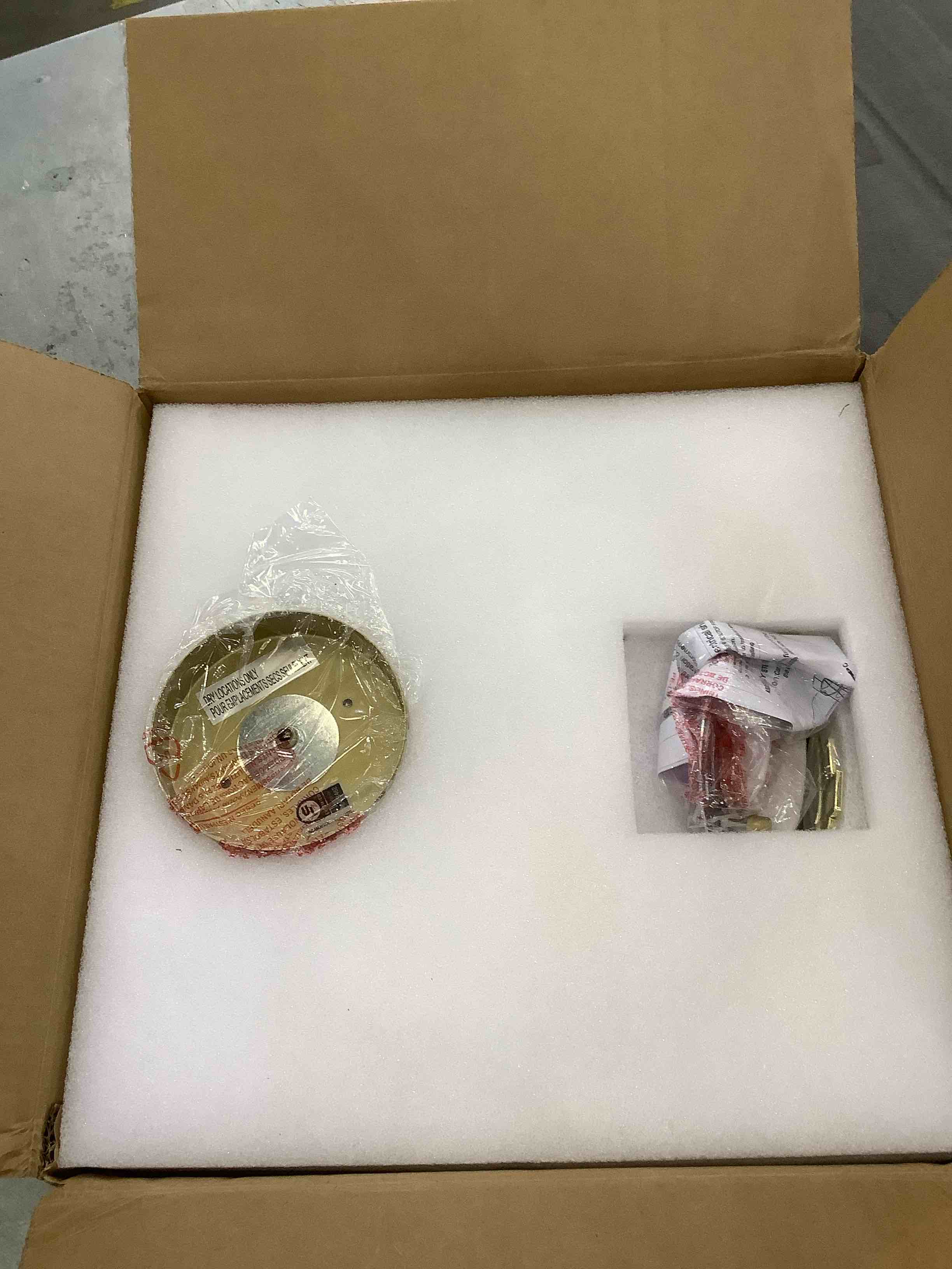 https://s3.amazonaws.com/lotting-images-prod/BargainHunt/EXS01281210_1712154115702.jpeg