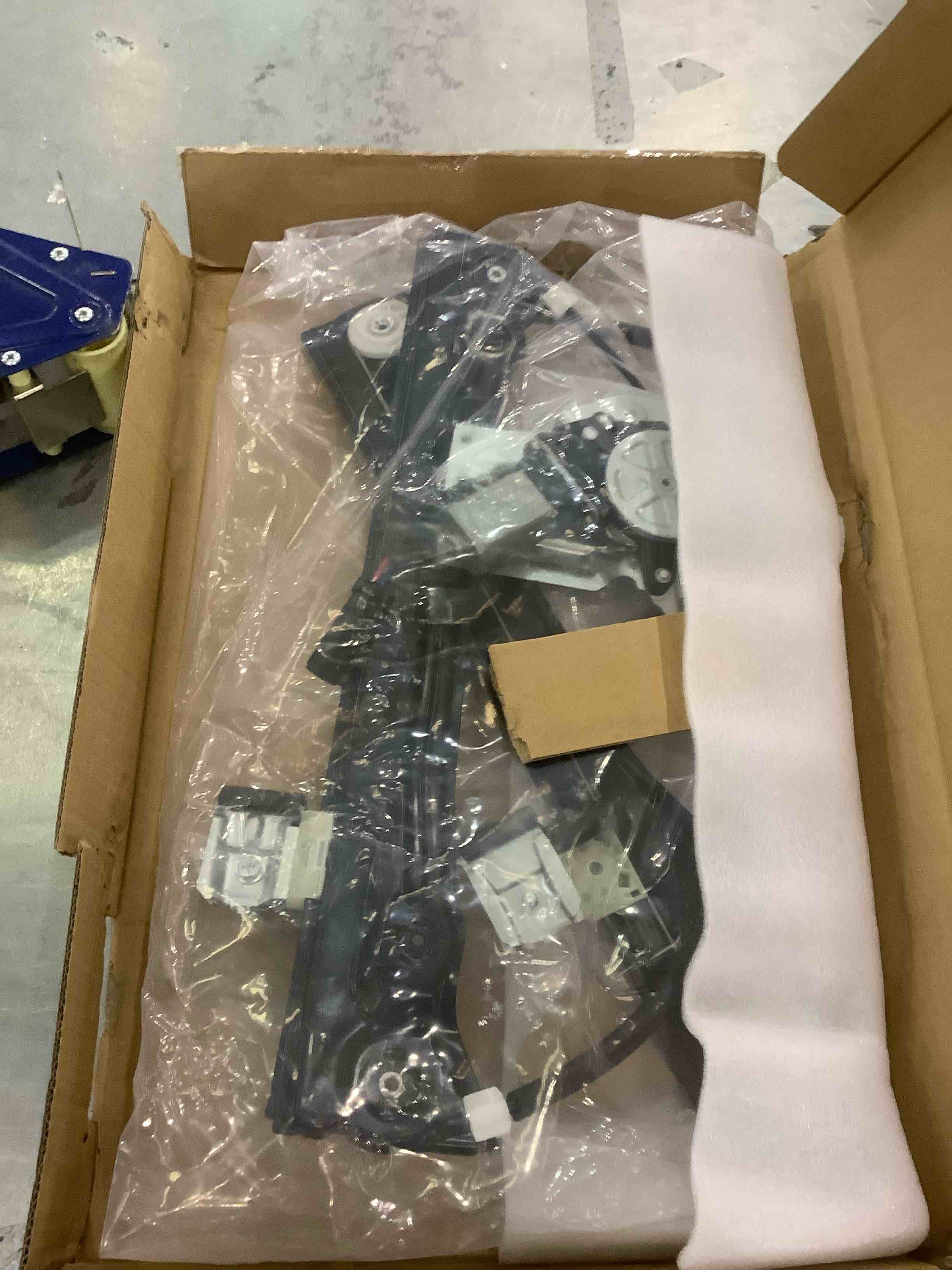 https://s3.amazonaws.com/lotting-images-prod/BargainHunt/EXS01281350_1712237405081.jpeg