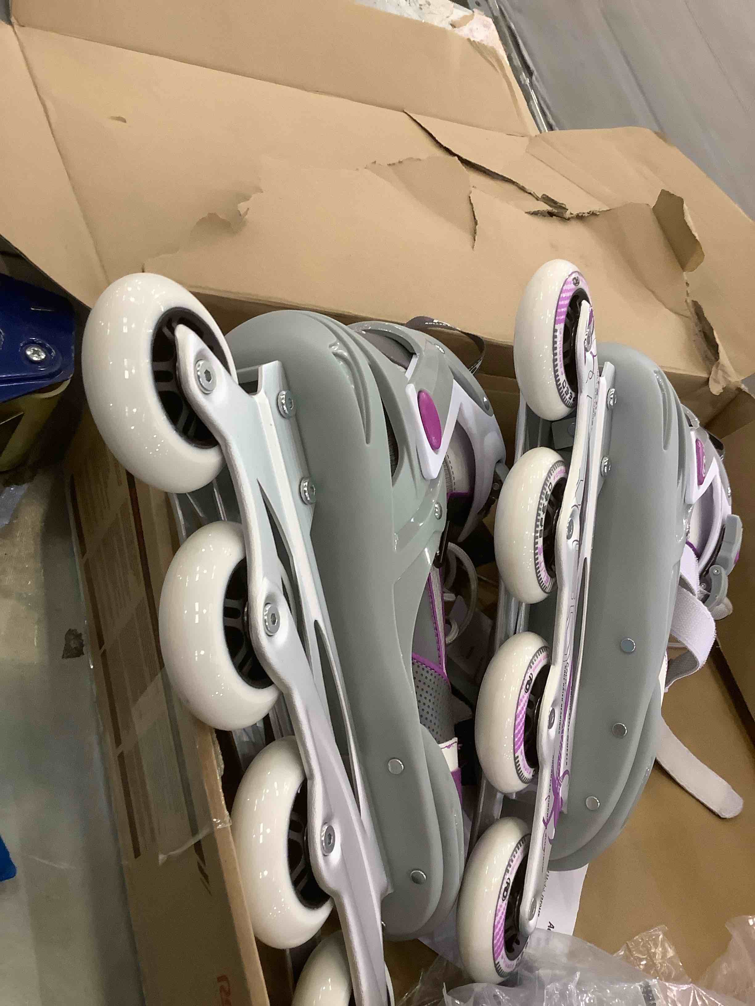 https://s3.amazonaws.com/lotting-images-prod/BargainHunt/EXS01281365_1712239665983.jpeg