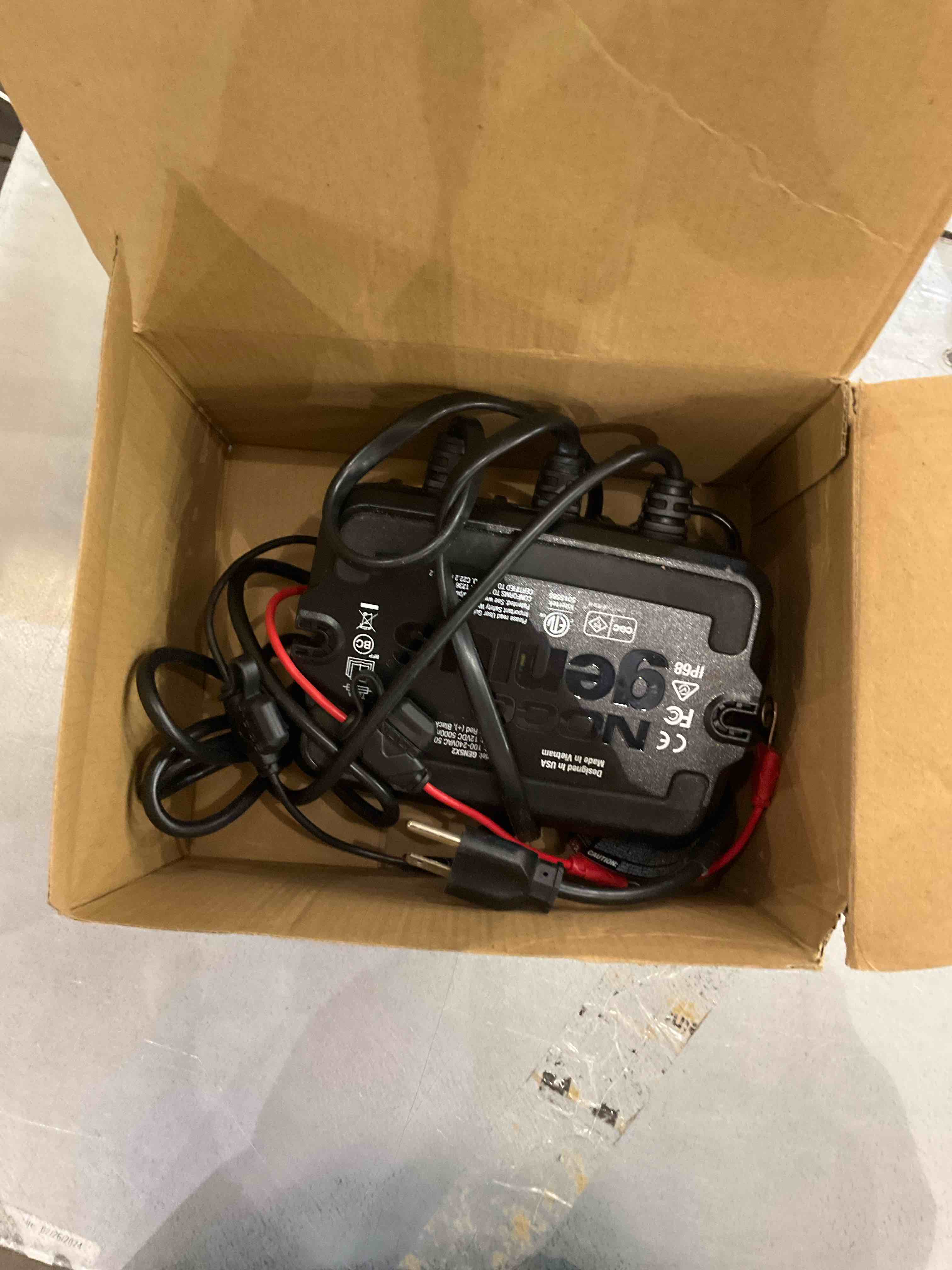 https://s3.amazonaws.com/lotting-images-prod/BargainHunt/EXS01281681_1712677152253.jpeg