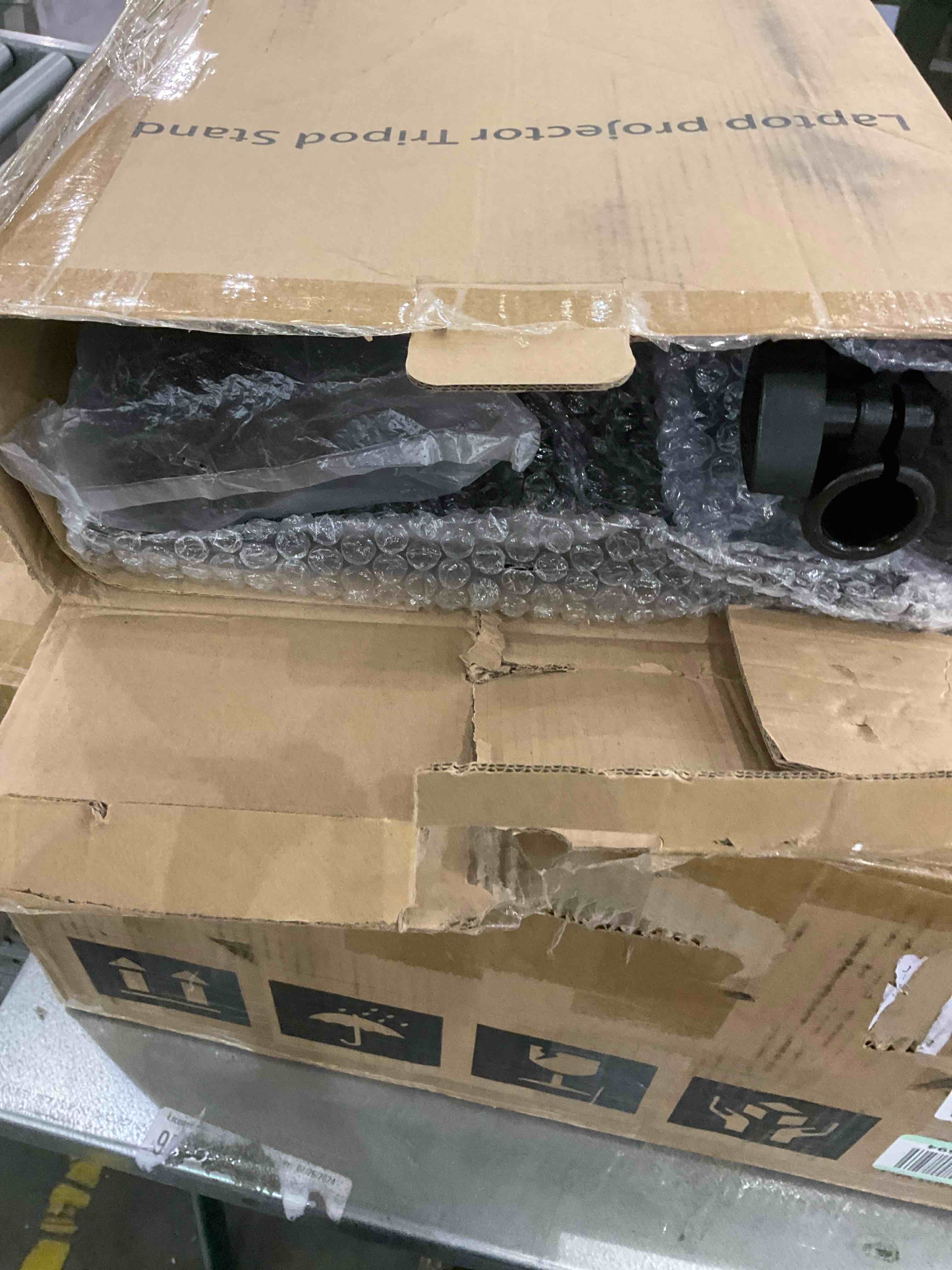 https://s3.amazonaws.com/lotting-images-prod/BargainHunt/EXS01281692_1712683227681.jpeg