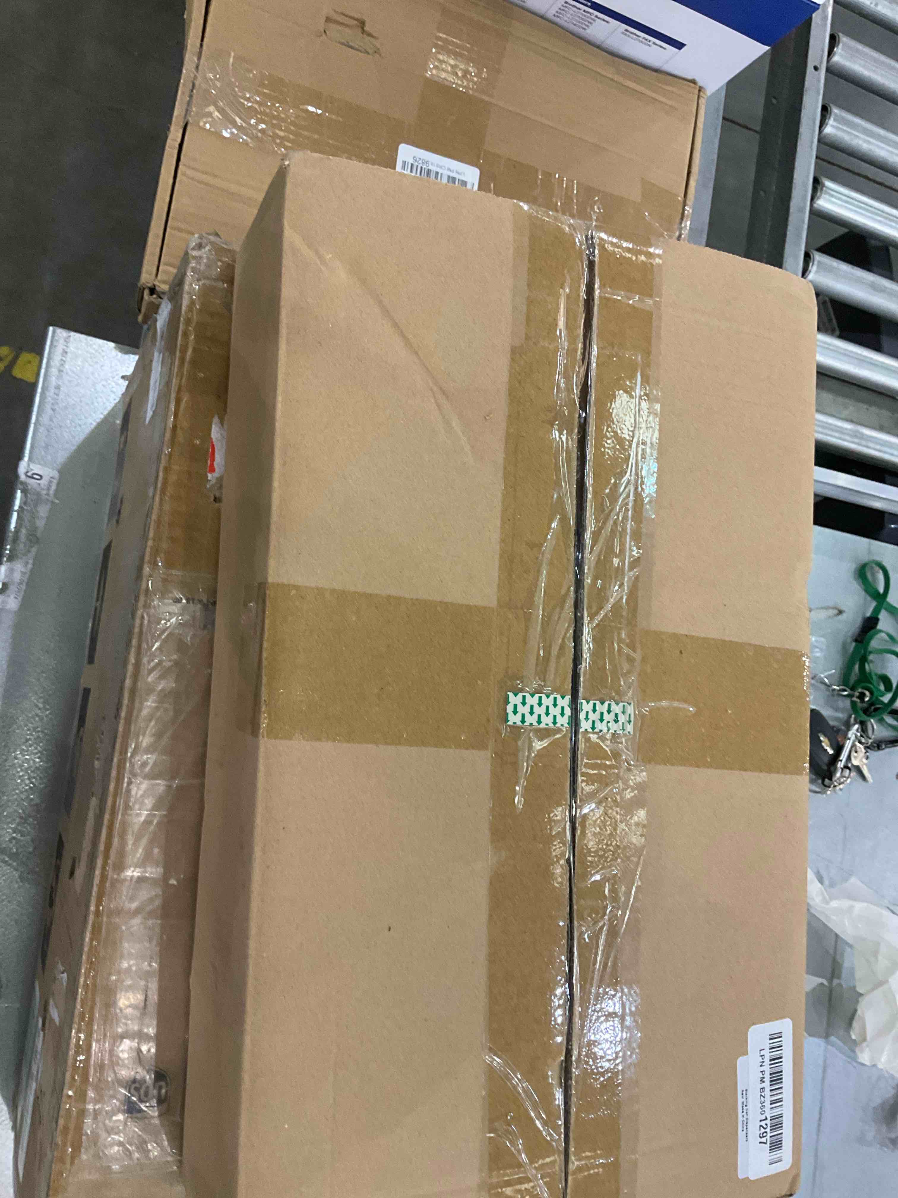 https://s3.amazonaws.com/lotting-images-prod/BargainHunt/EXS01281697_1712684147607.jpeg