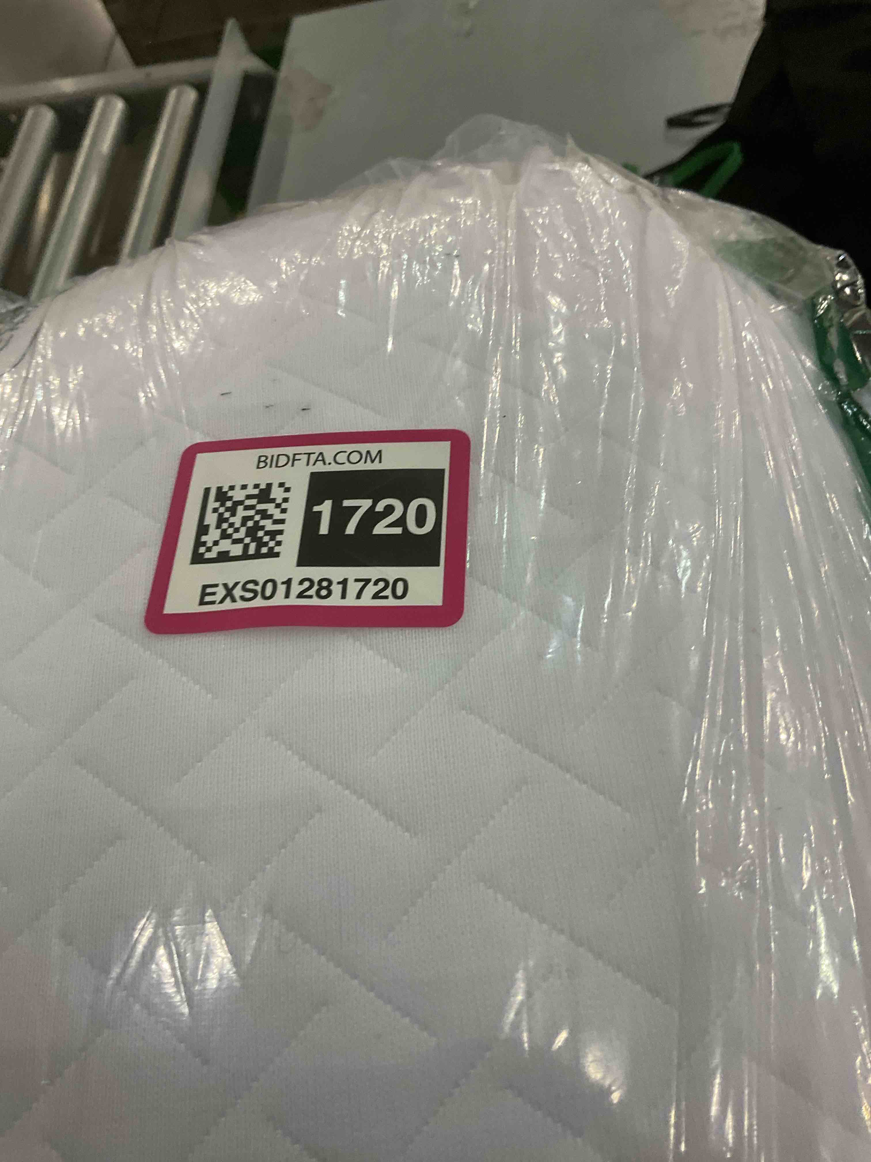 https://s3.amazonaws.com/lotting-images-prod/BargainHunt/EXS01281720_1712749898194.jpeg