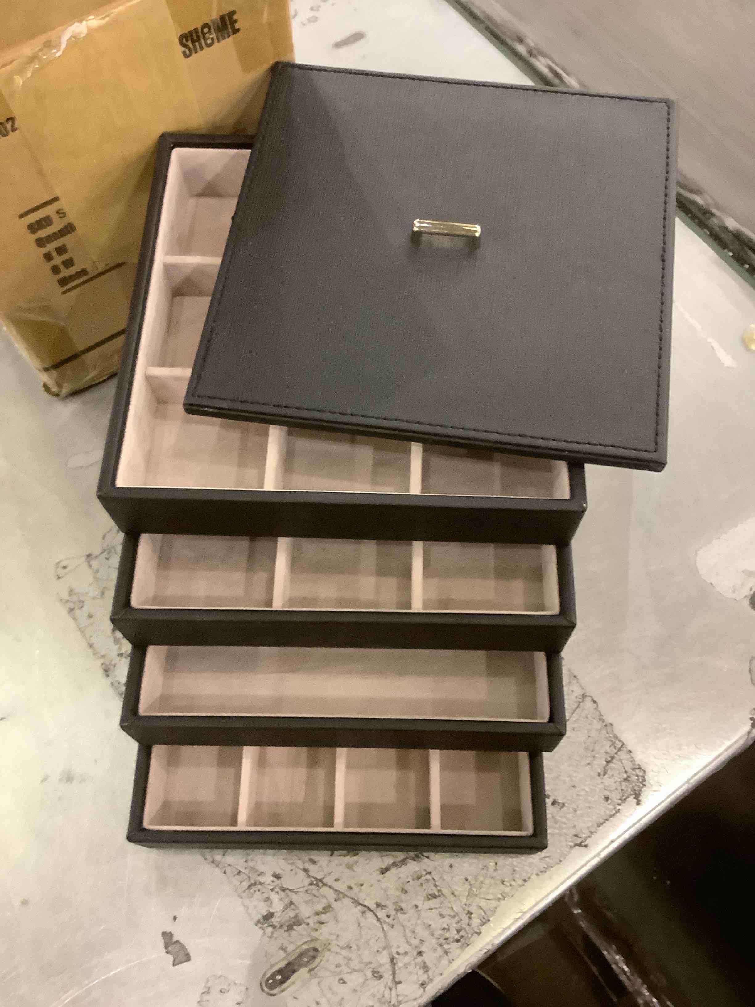 https://s3.amazonaws.com/lotting-images-prod/BargainHunt/EXS01281786_1713548924113.jpeg