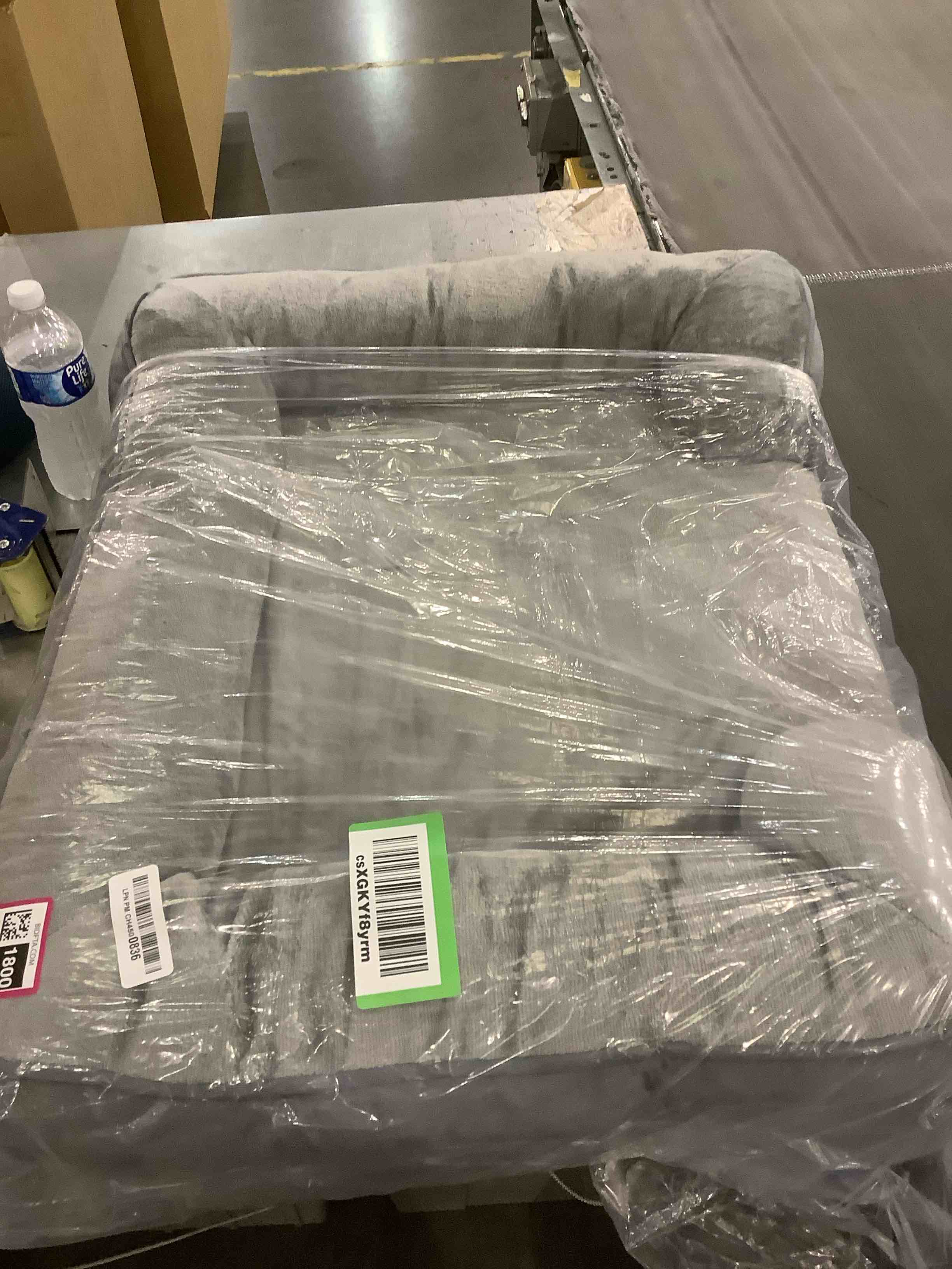 https://s3.amazonaws.com/lotting-images-prod/BargainHunt/EXS01281800_1713551814630.jpeg