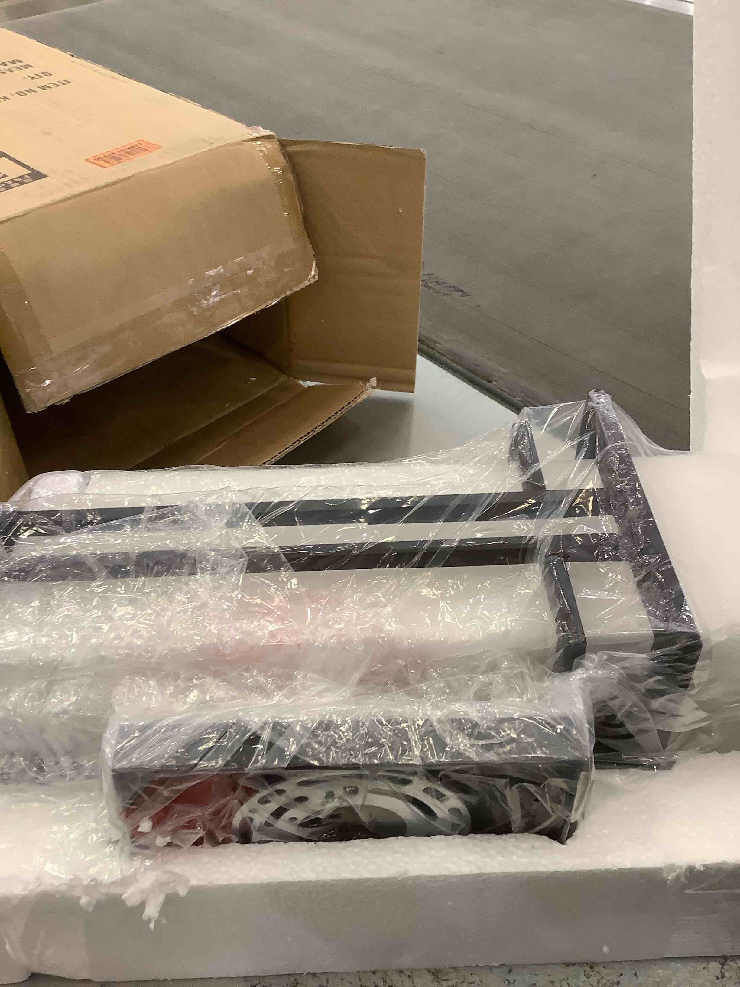 https://s3.amazonaws.com/lotting-images-prod/BargainHunt/EXS01281974_1713807812099.jpeg