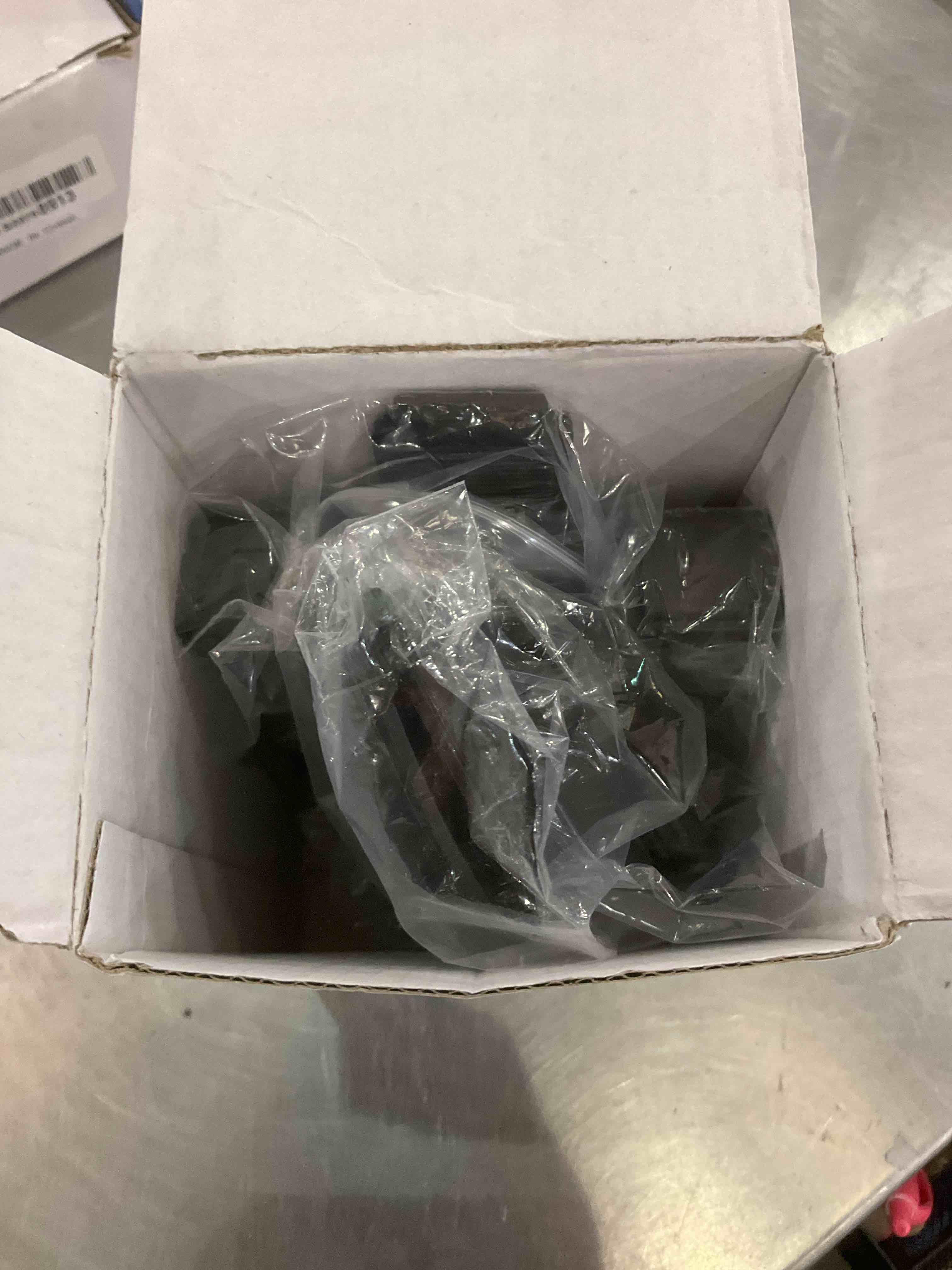 https://s3.amazonaws.com/lotting-images-prod/BargainHunt/EXS01282130_1715868011288.jpeg