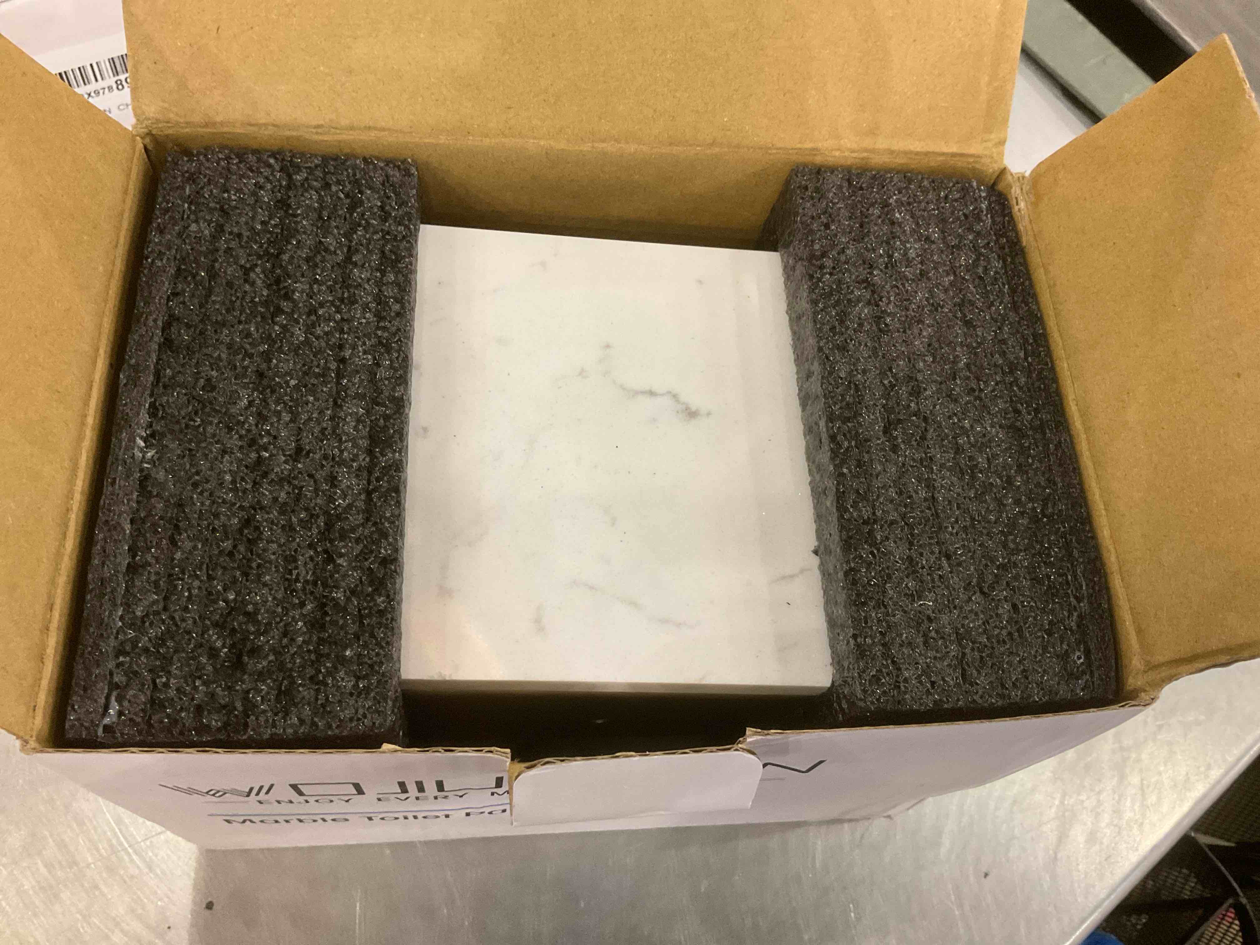 https://s3.amazonaws.com/lotting-images-prod/BargainHunt/EXS01282131_1715868080080.jpeg