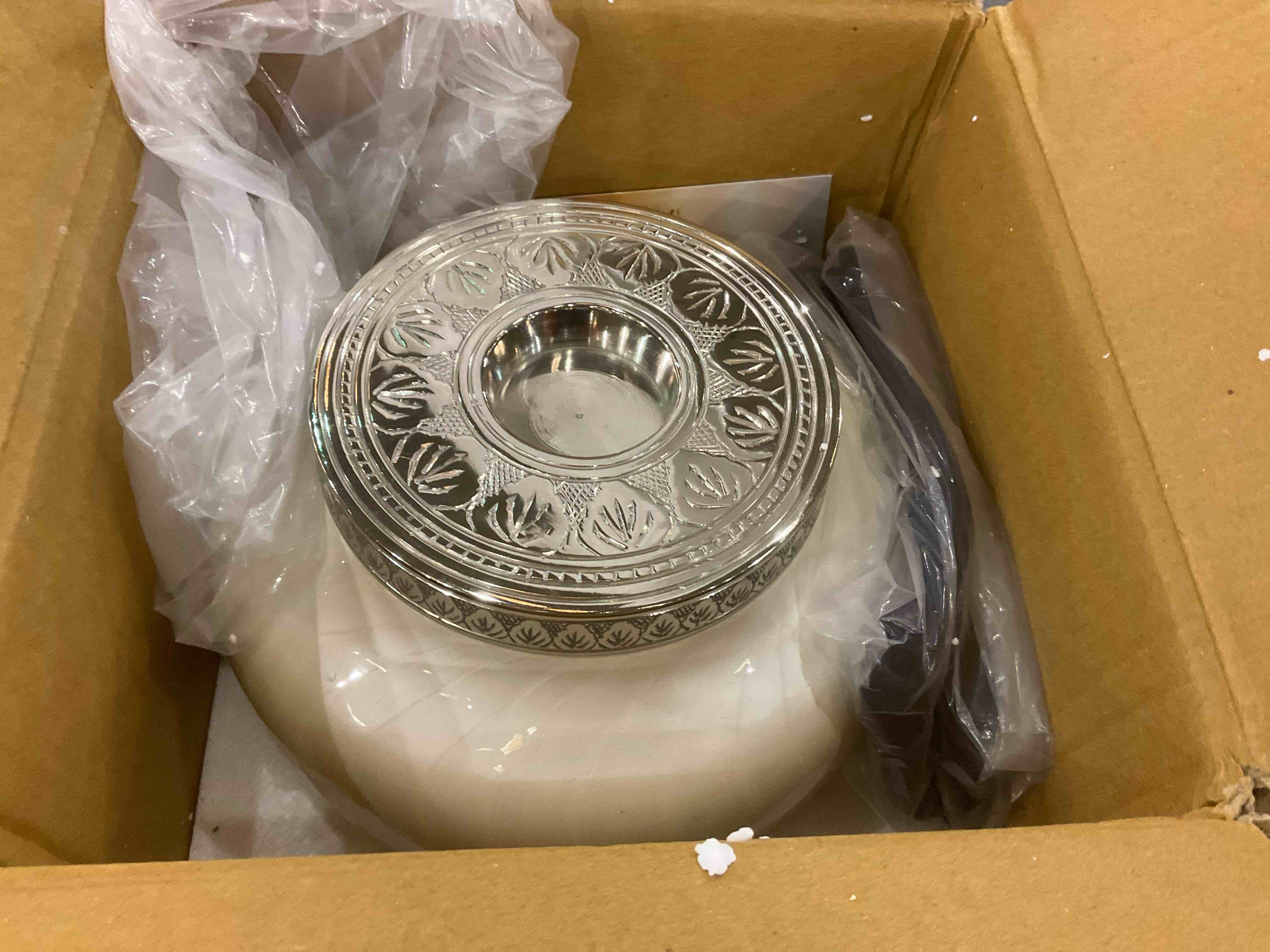 https://s3.amazonaws.com/lotting-images-prod/BargainHunt/EXS01282134_1715868440134.jpeg