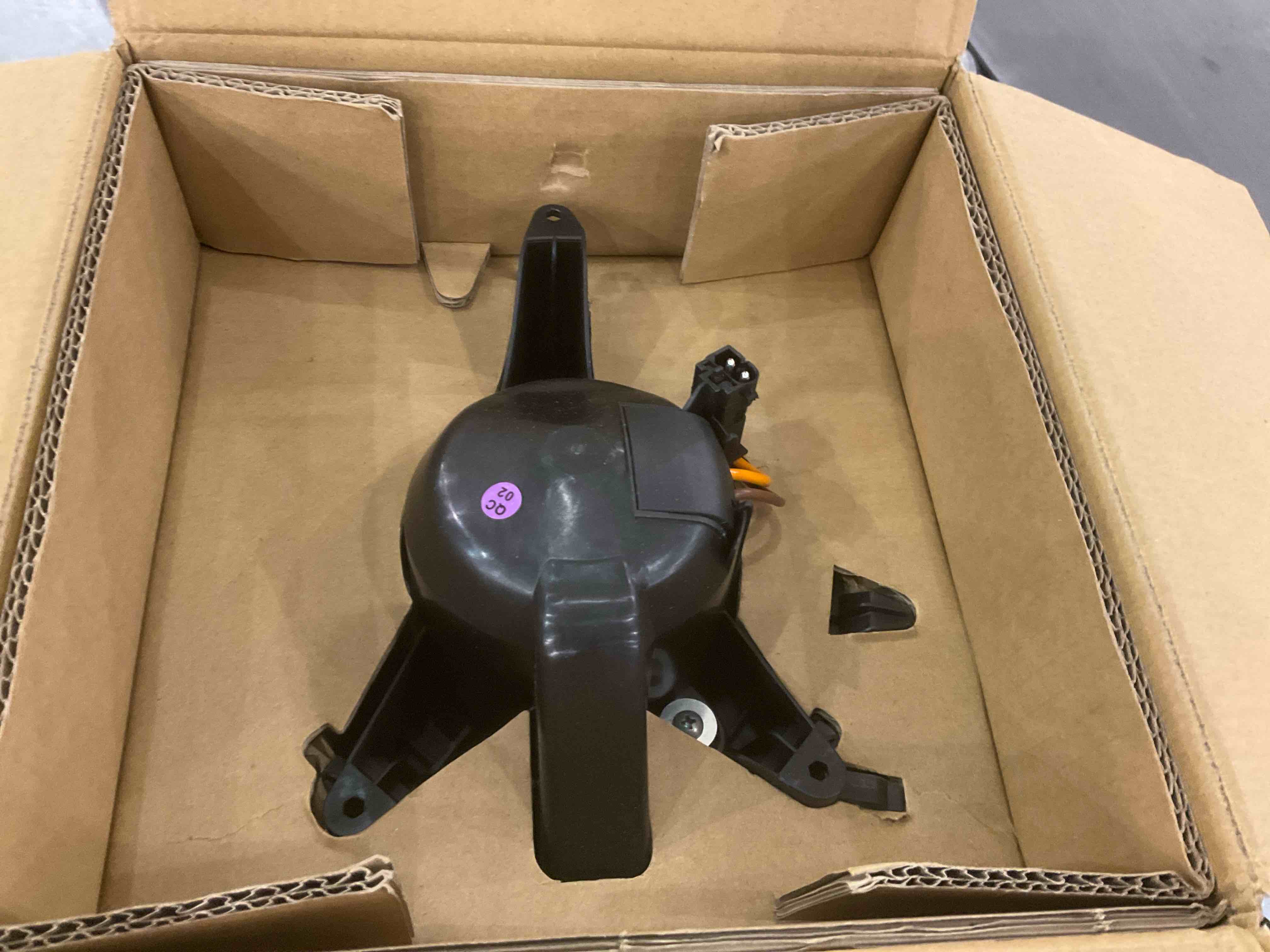https://s3.amazonaws.com/lotting-images-prod/BargainHunt/EXS01282333_1715958201880.jpeg