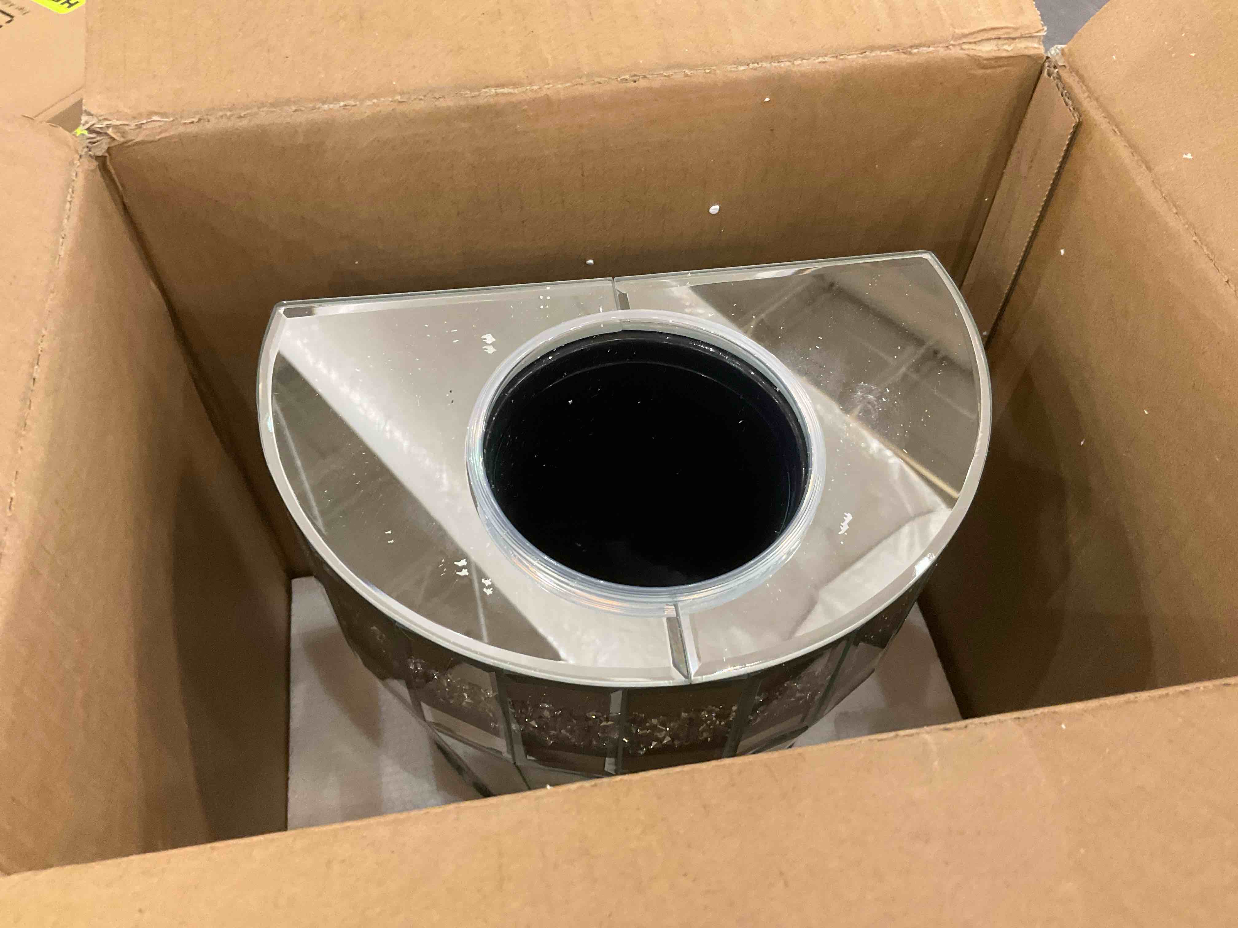 https://s3.amazonaws.com/lotting-images-prod/BargainHunt/EXS01282474_1716215862920.jpeg