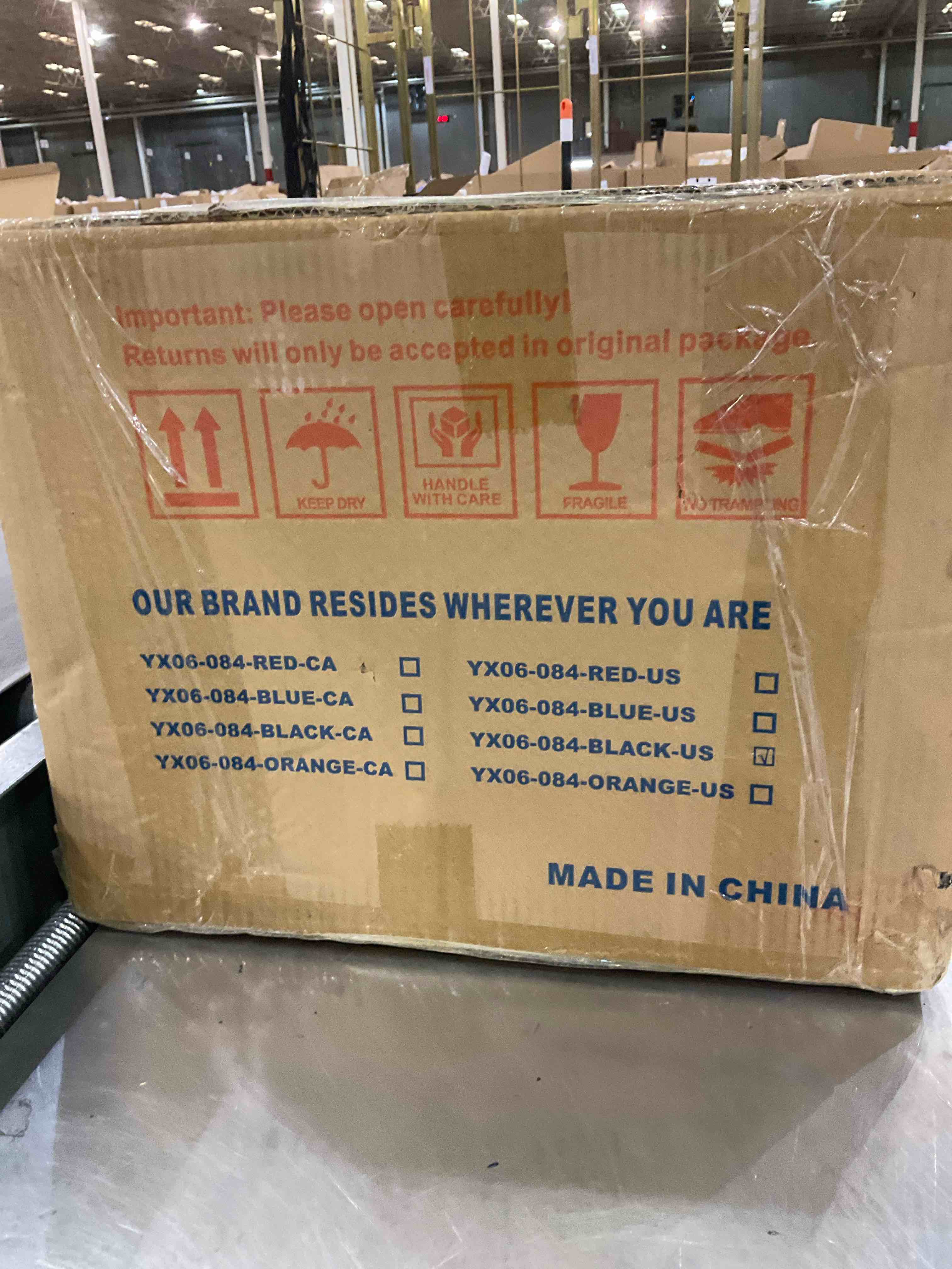 Besunbar Stadium Seat for Bleachers with Back Support and Wide Padded Cushion, Portable Bleacher Seat w/2 Bleacher Hooks, Shoulder Strap, Carrying Handle & Cup Holder, Black