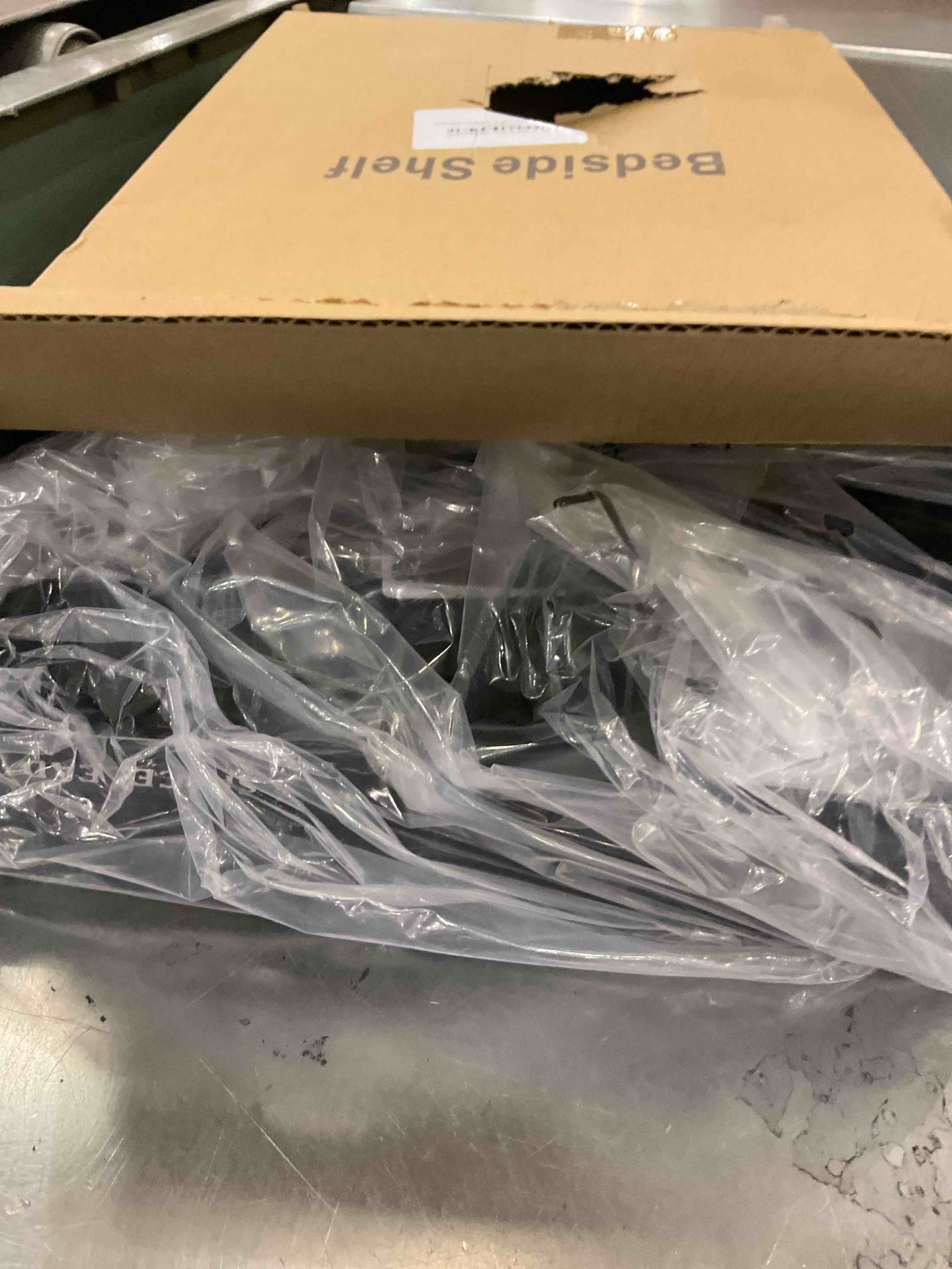 https://s3.amazonaws.com/lotting-images-prod/BargainHunt/EXS01282647_1712174565240.jpeg