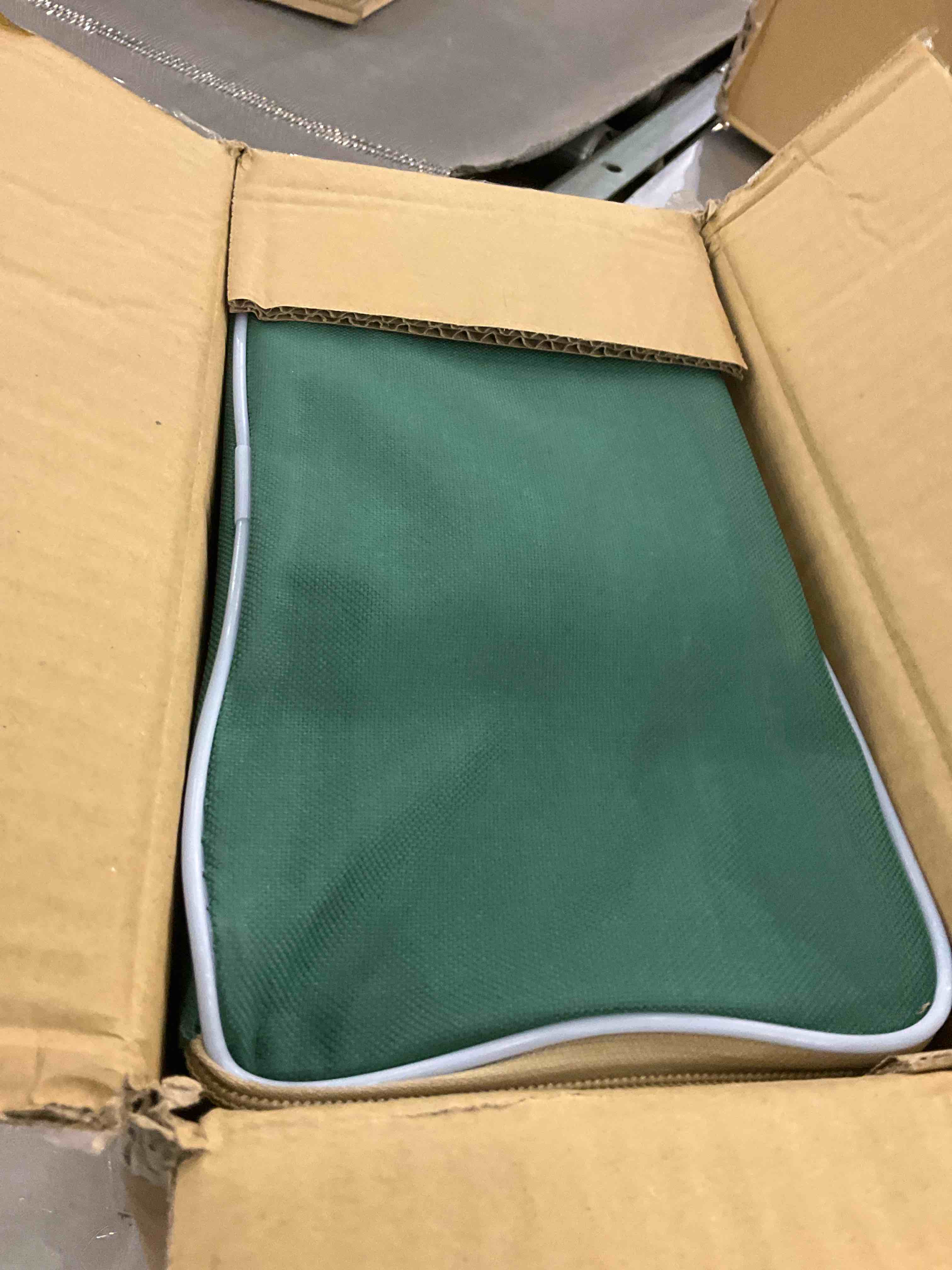https://s3.amazonaws.com/lotting-images-prod/BargainHunt/EXS01282675_1712231616163.jpeg