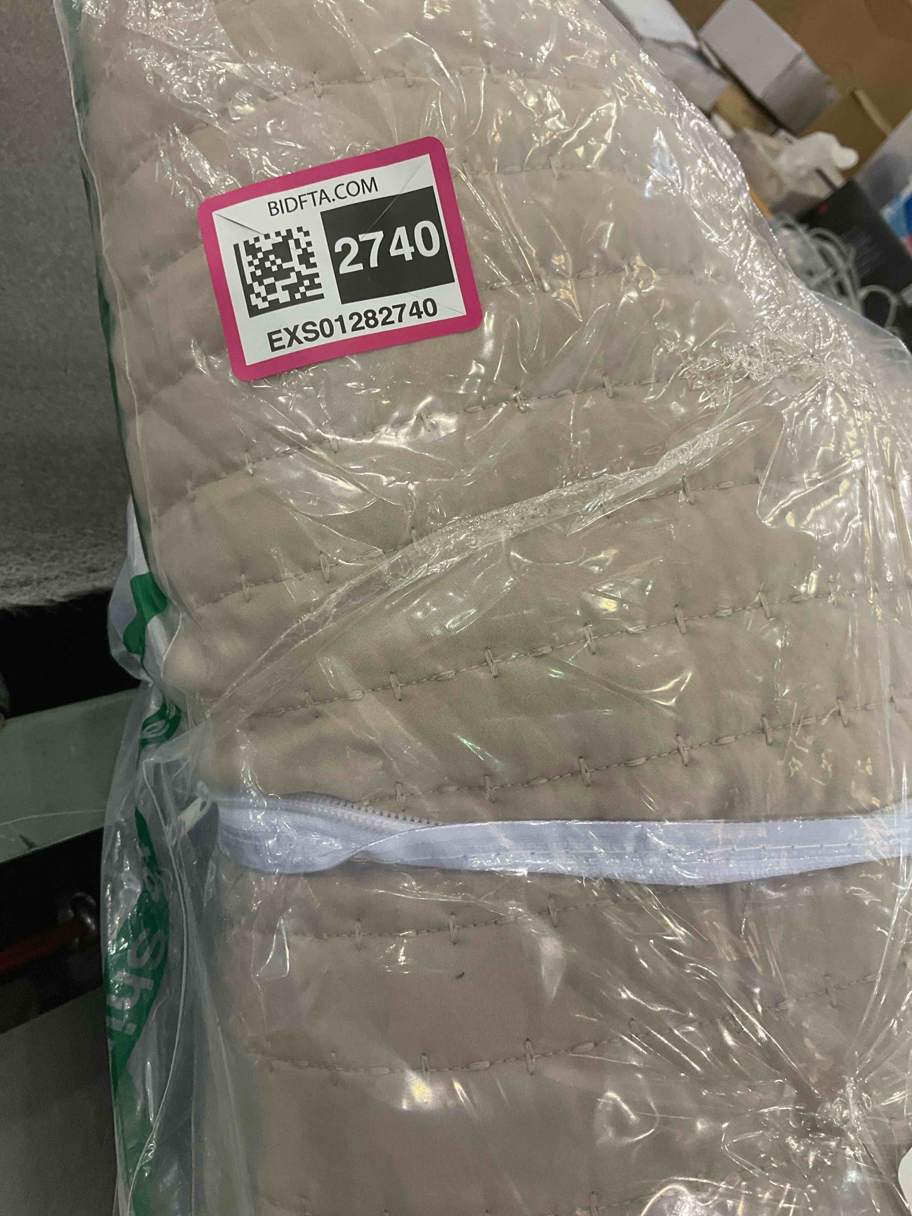 https://s3.amazonaws.com/lotting-images-prod/BargainHunt/EXS01282740_1712238510770.jpeg