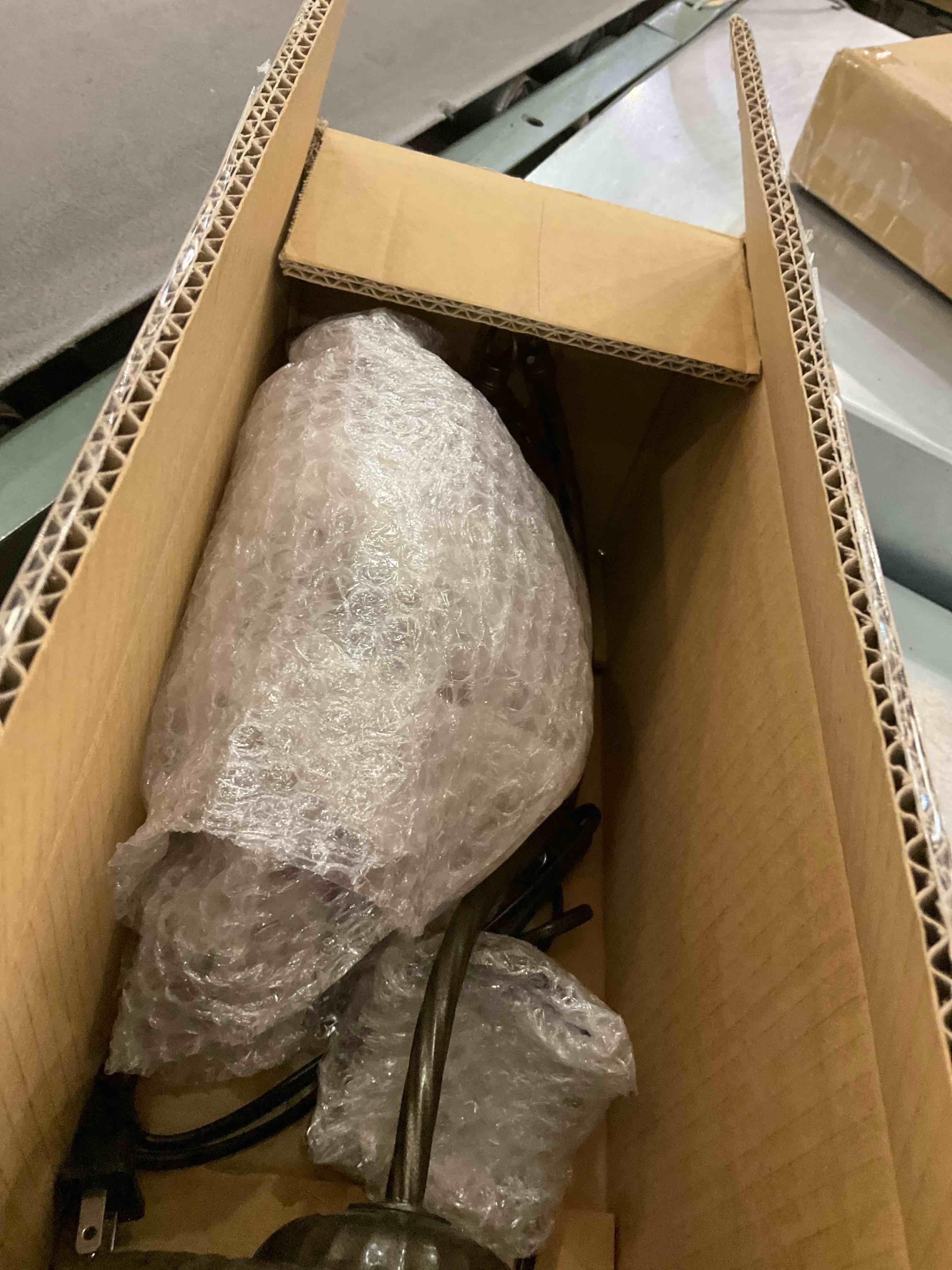 https://s3.amazonaws.com/lotting-images-prod/BargainHunt/EXS01282749_1712240155858.jpeg