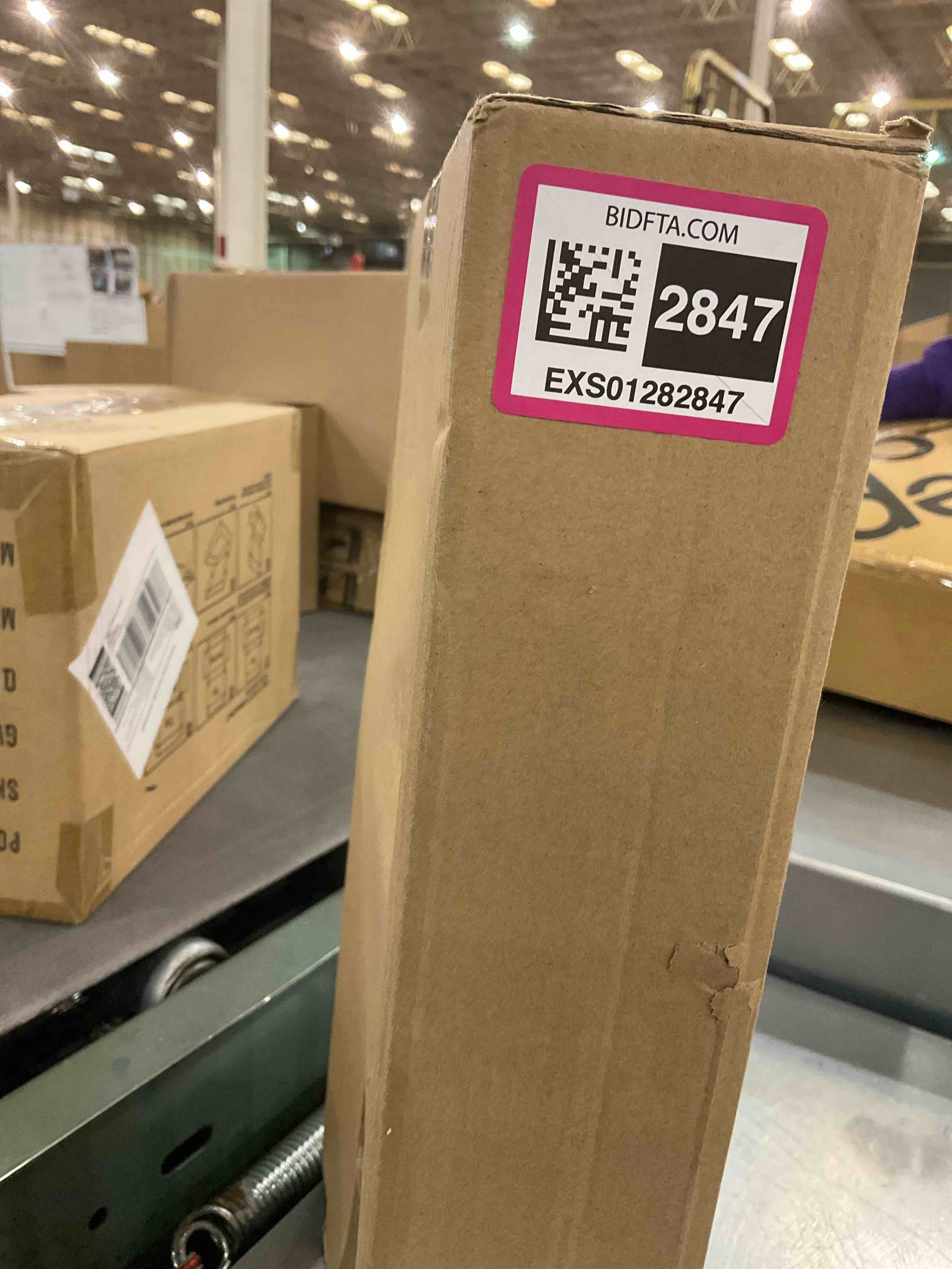 https://s3.amazonaws.com/lotting-images-prod/BargainHunt/EXS01282847_1712257972275.jpeg