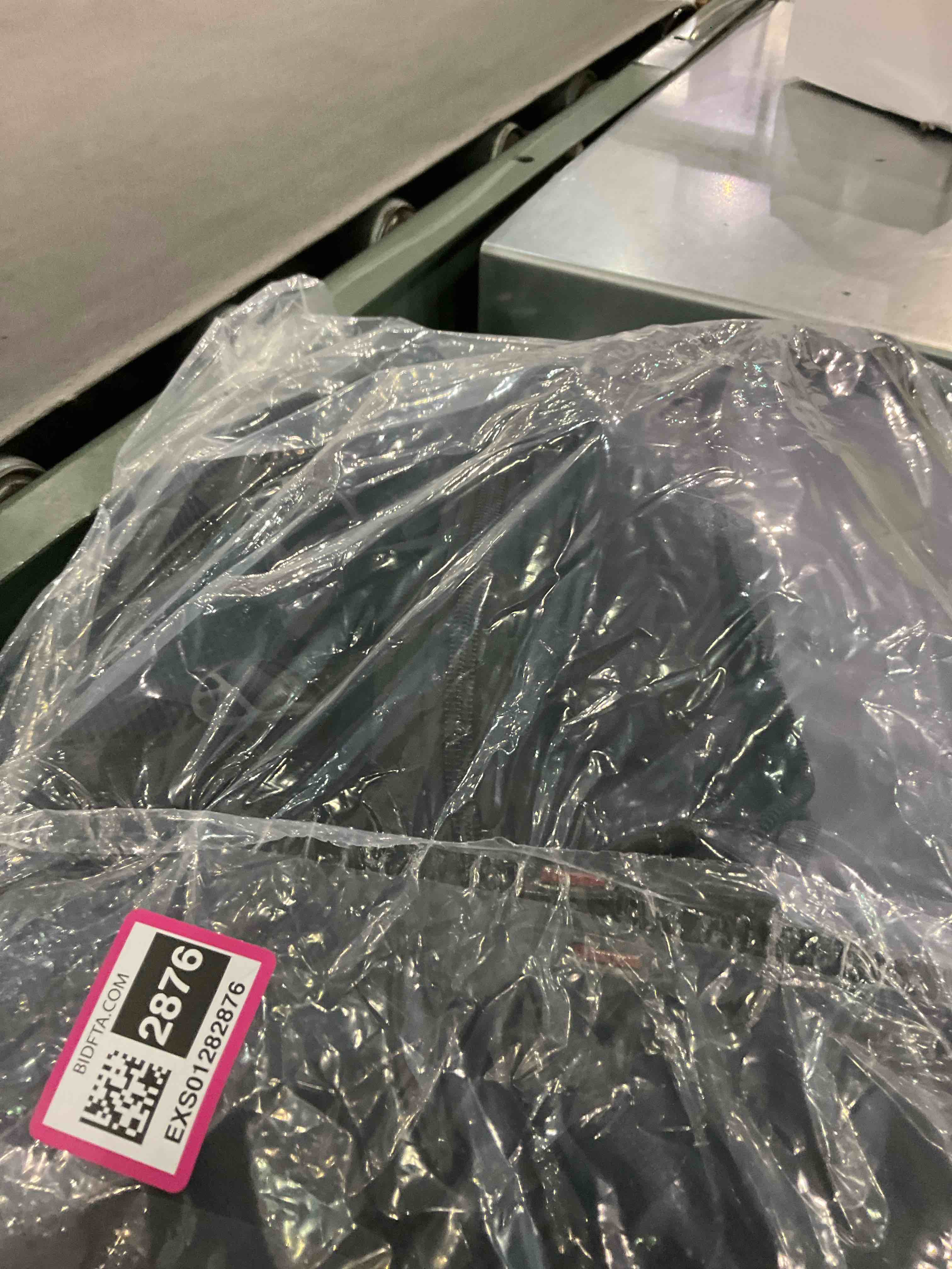 https://s3.amazonaws.com/lotting-images-prod/BargainHunt/EXS01282876_1712317095245.jpeg