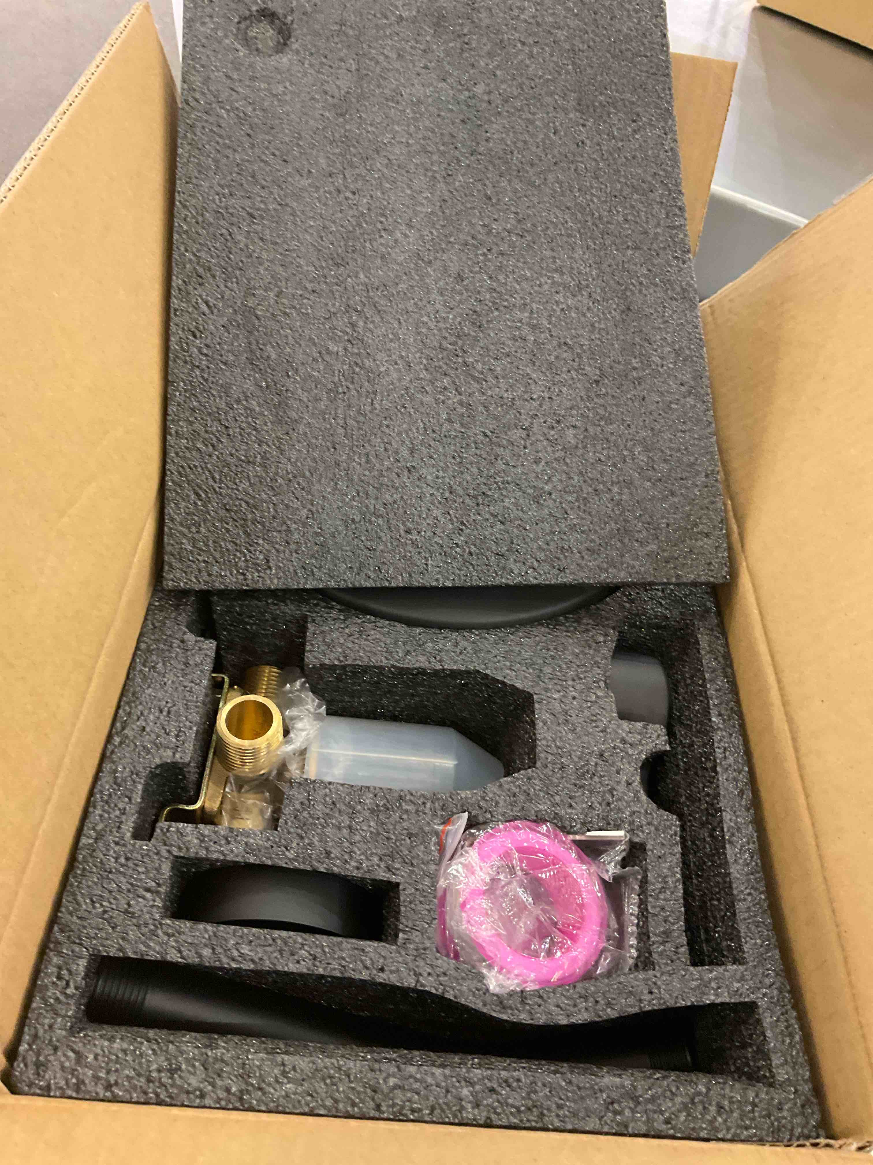 https://s3.amazonaws.com/lotting-images-prod/BargainHunt/EXS01282924_1712325922927.jpeg