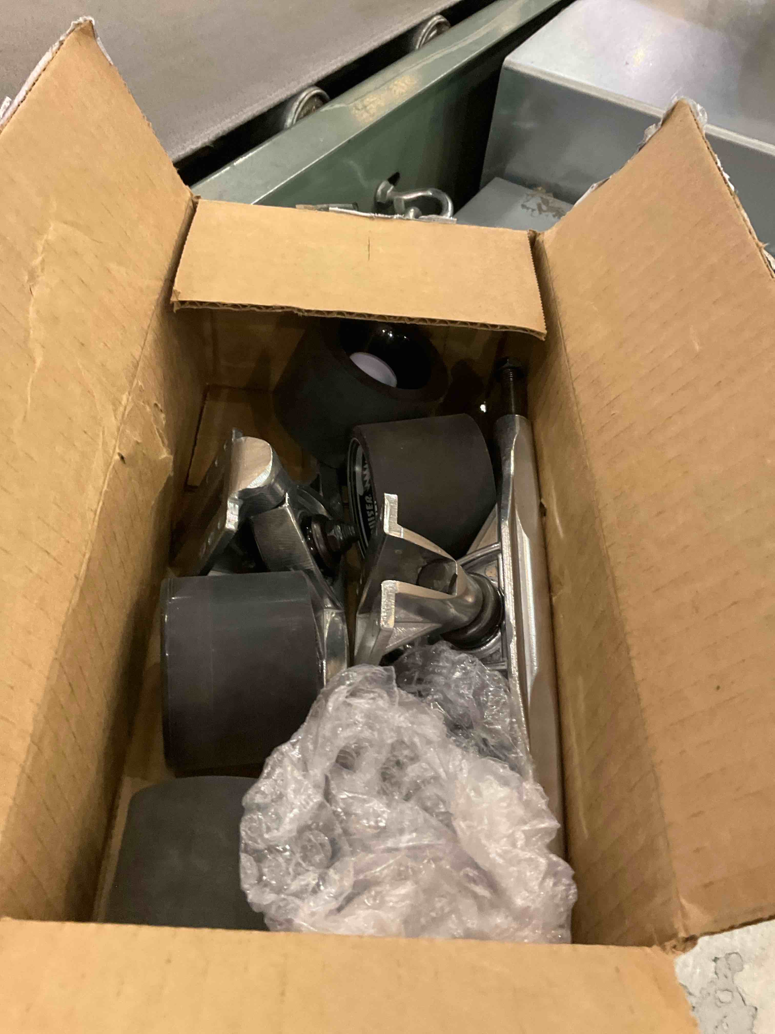 https://s3.amazonaws.com/lotting-images-prod/BargainHunt/EXS01282929_1712326382334.jpeg