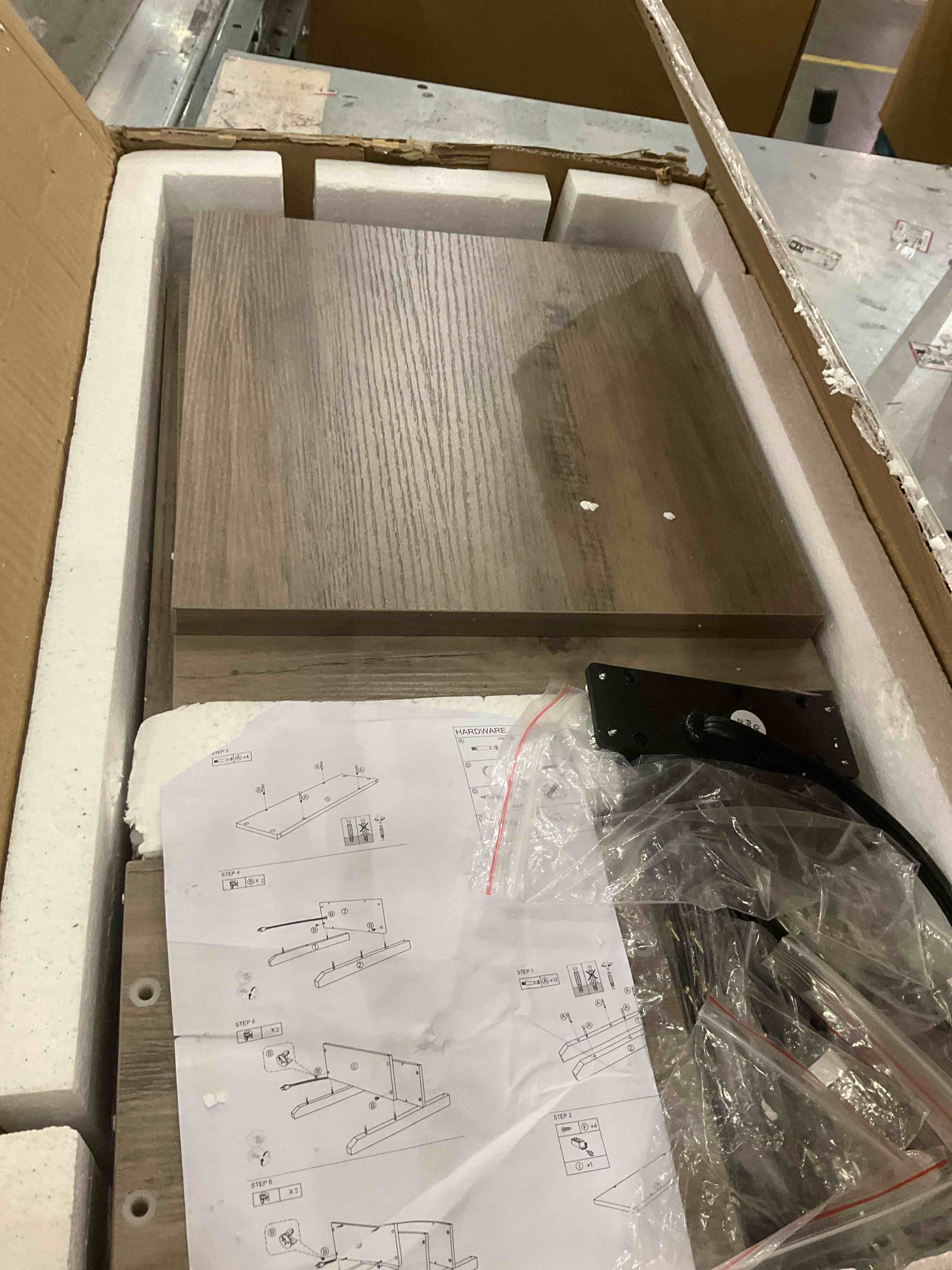 https://s3.amazonaws.com/lotting-images-prod/BargainHunt/EXS01283058_1712597029710.jpeg