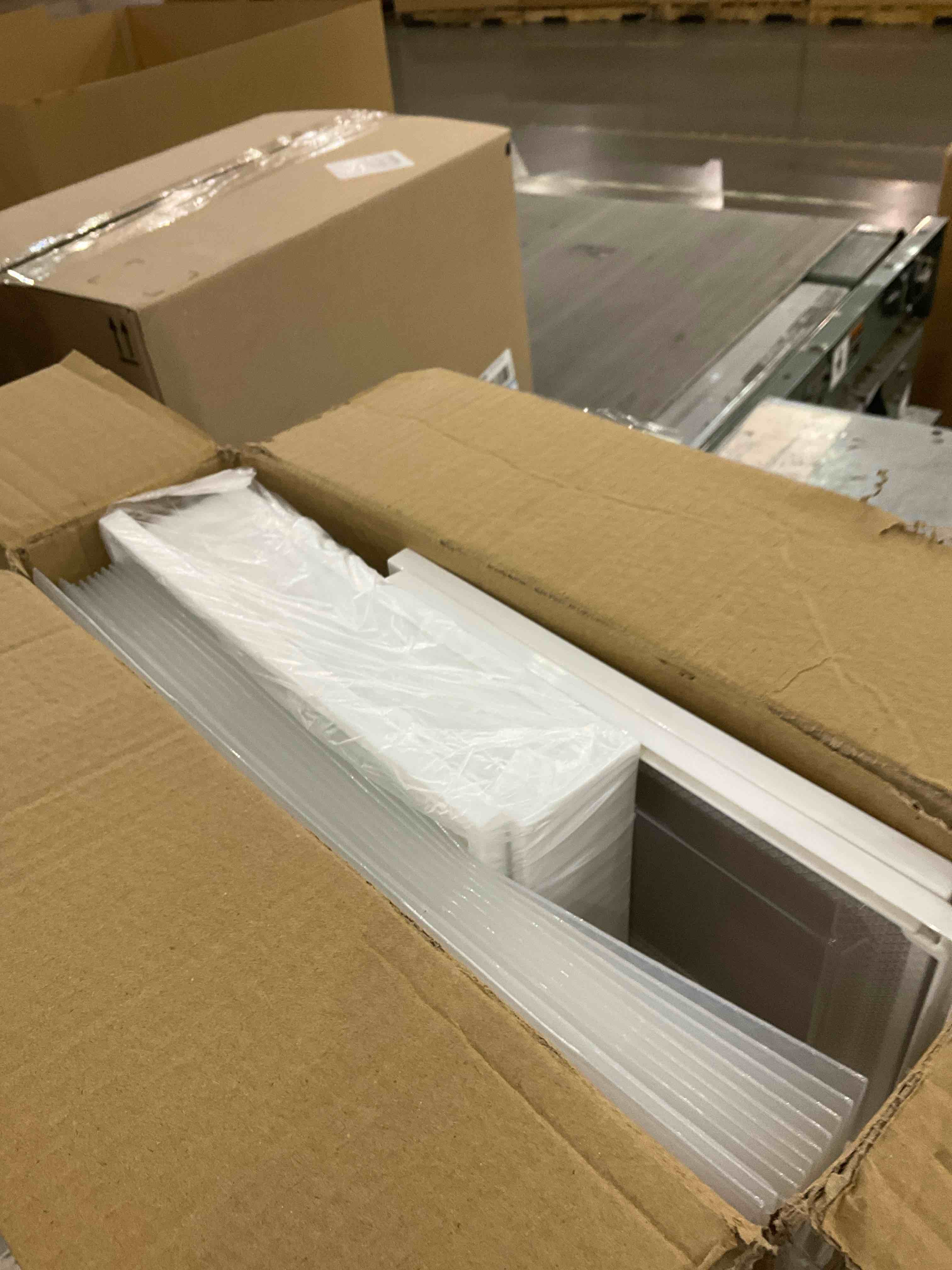 https://s3.amazonaws.com/lotting-images-prod/BargainHunt/EXS01283077_1712599068434.jpeg