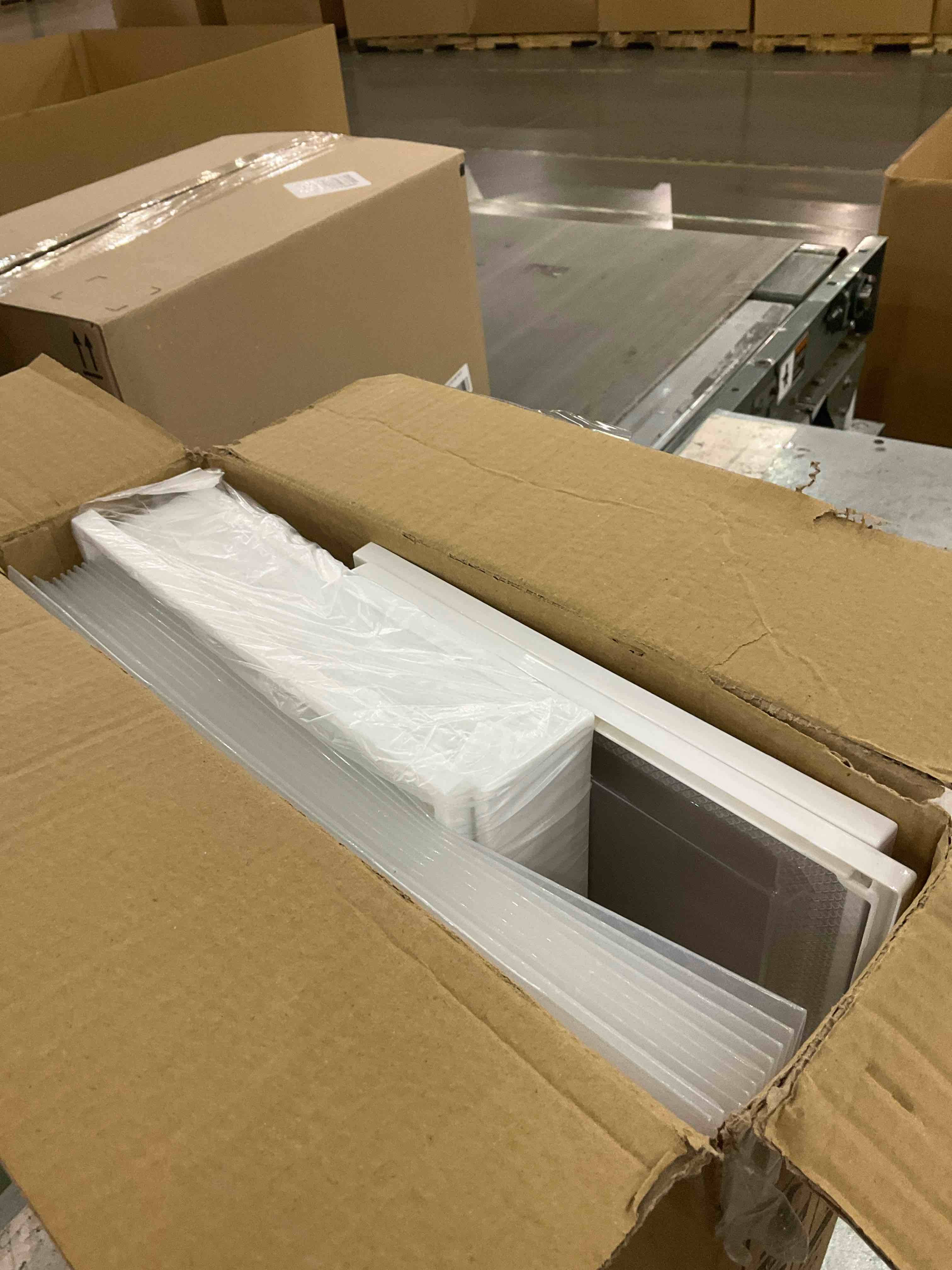 https://s3.amazonaws.com/lotting-images-prod/BargainHunt/EXS01283077_1712599069635.jpeg