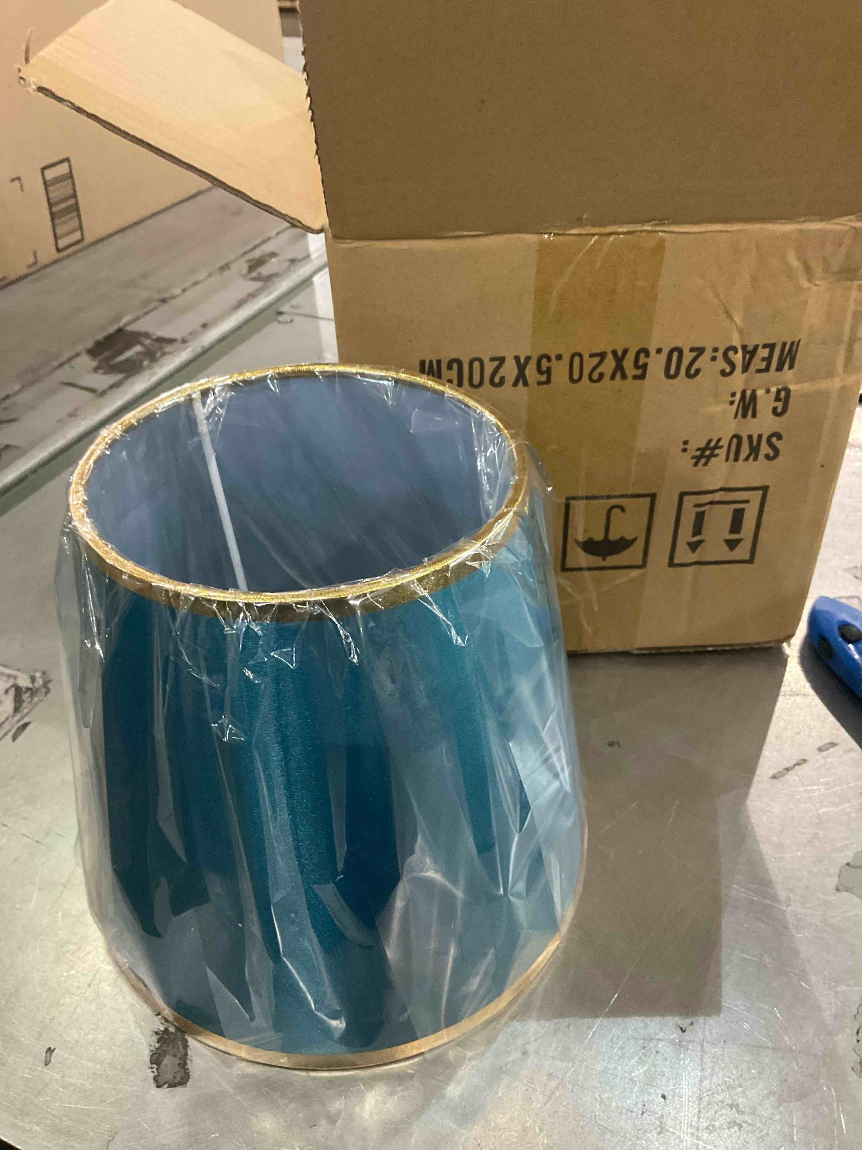 https://s3.amazonaws.com/lotting-images-prod/BargainHunt/EXS01283079_1712599280420.jpeg