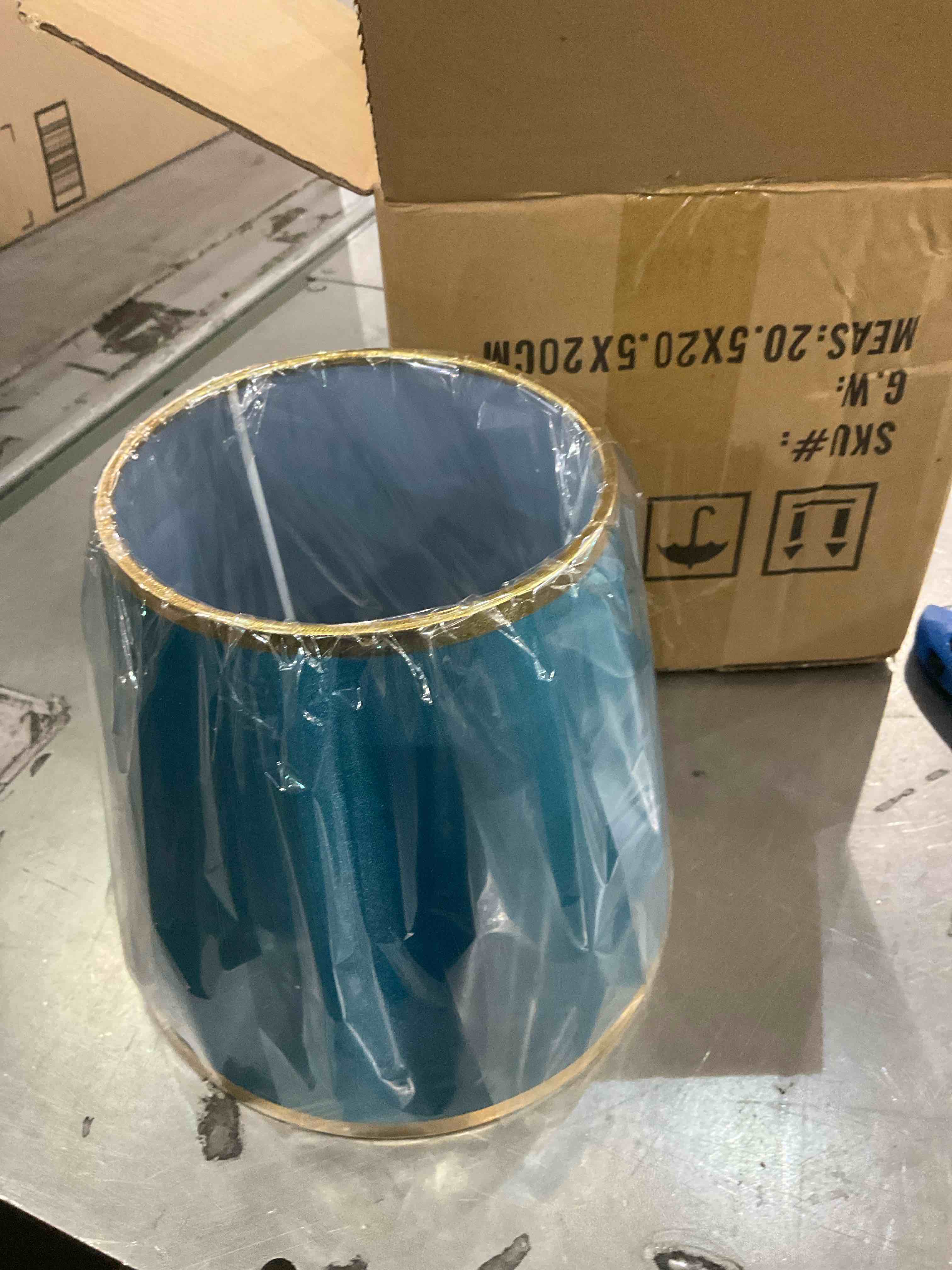 https://s3.amazonaws.com/lotting-images-prod/BargainHunt/EXS01283079_1712599282103.jpeg