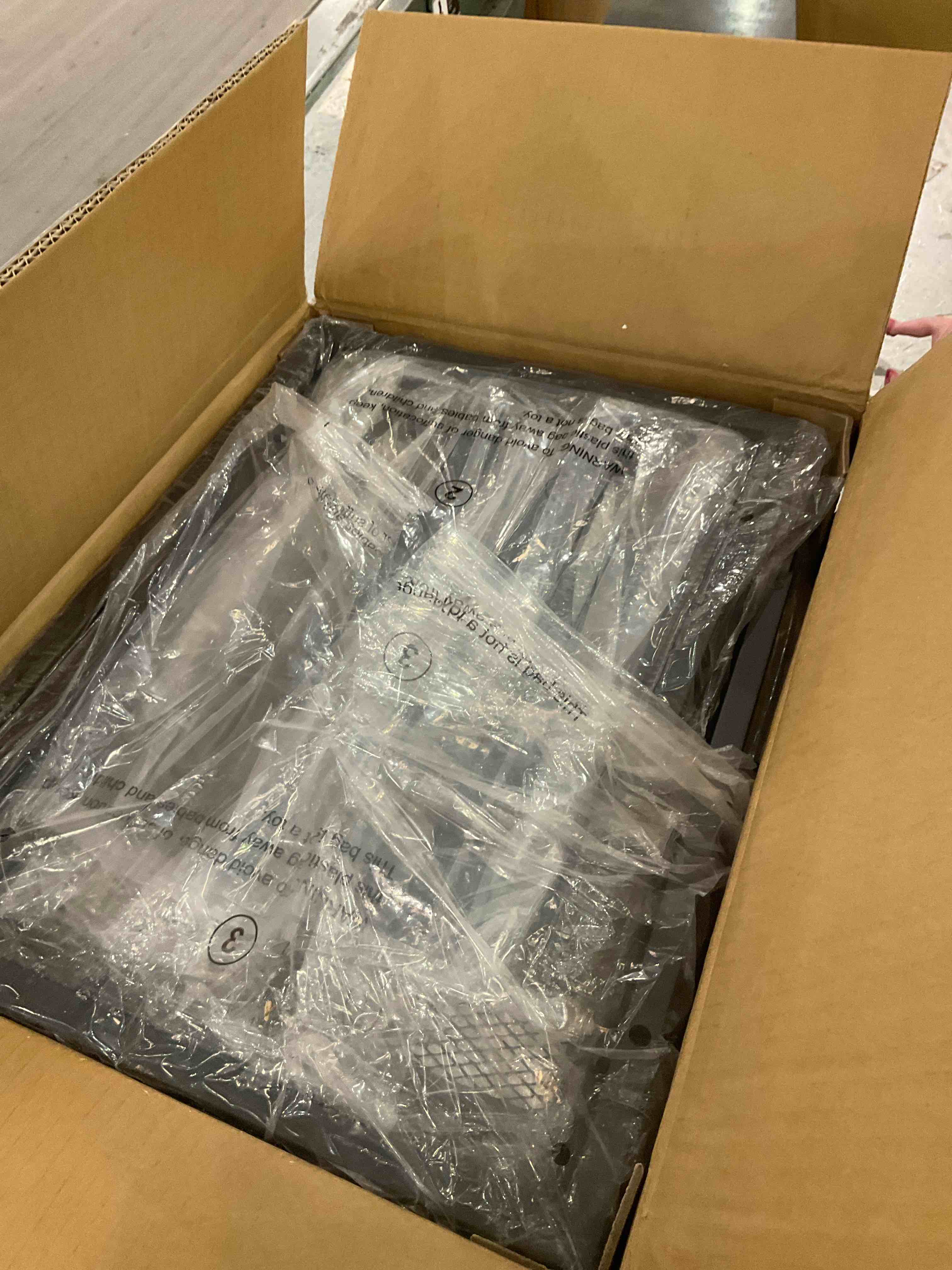 https://s3.amazonaws.com/lotting-images-prod/BargainHunt/EXS01283233_1712682050820.jpeg