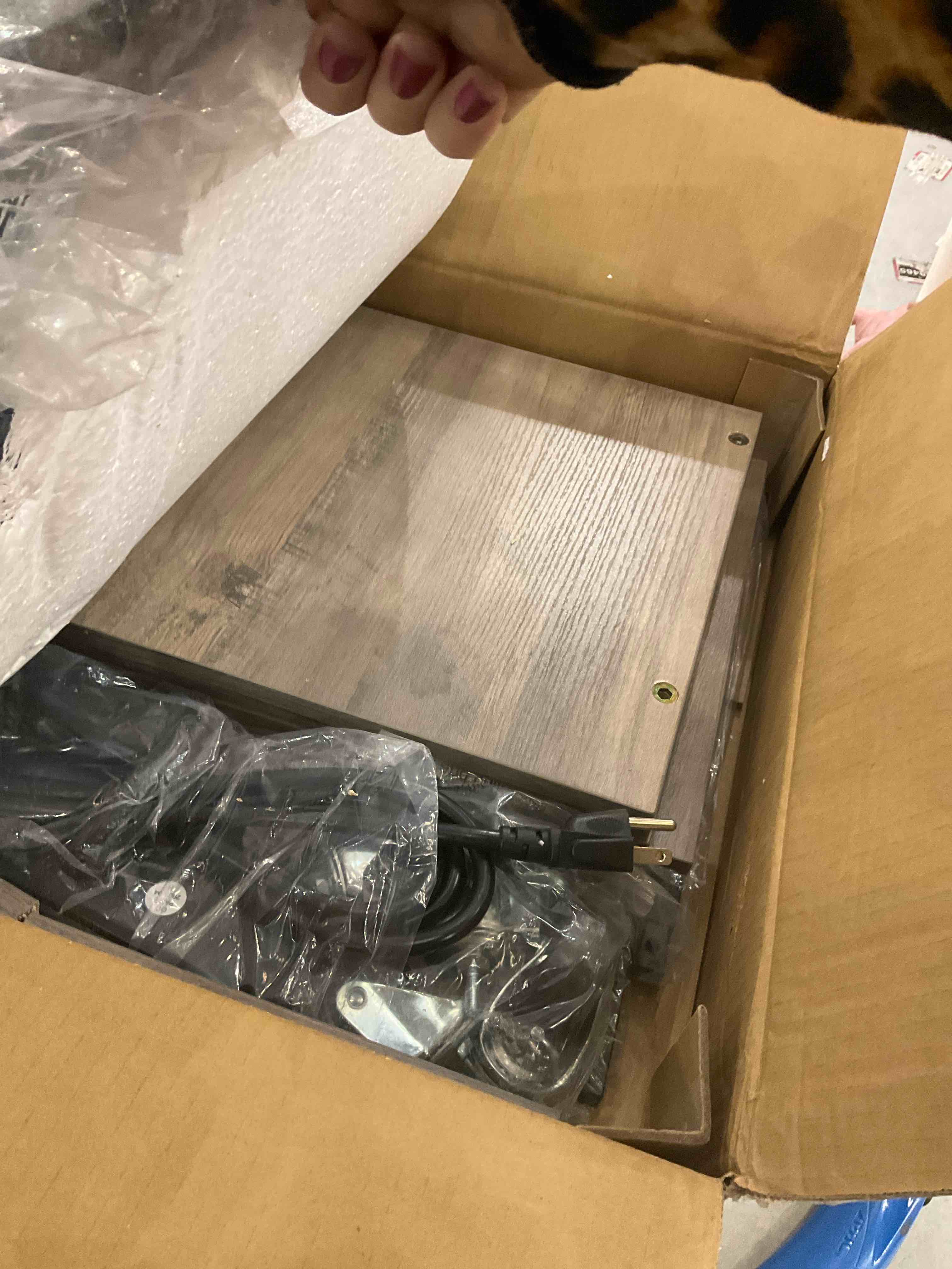 https://s3.amazonaws.com/lotting-images-prod/BargainHunt/EXS01283233_1712682054969.jpeg