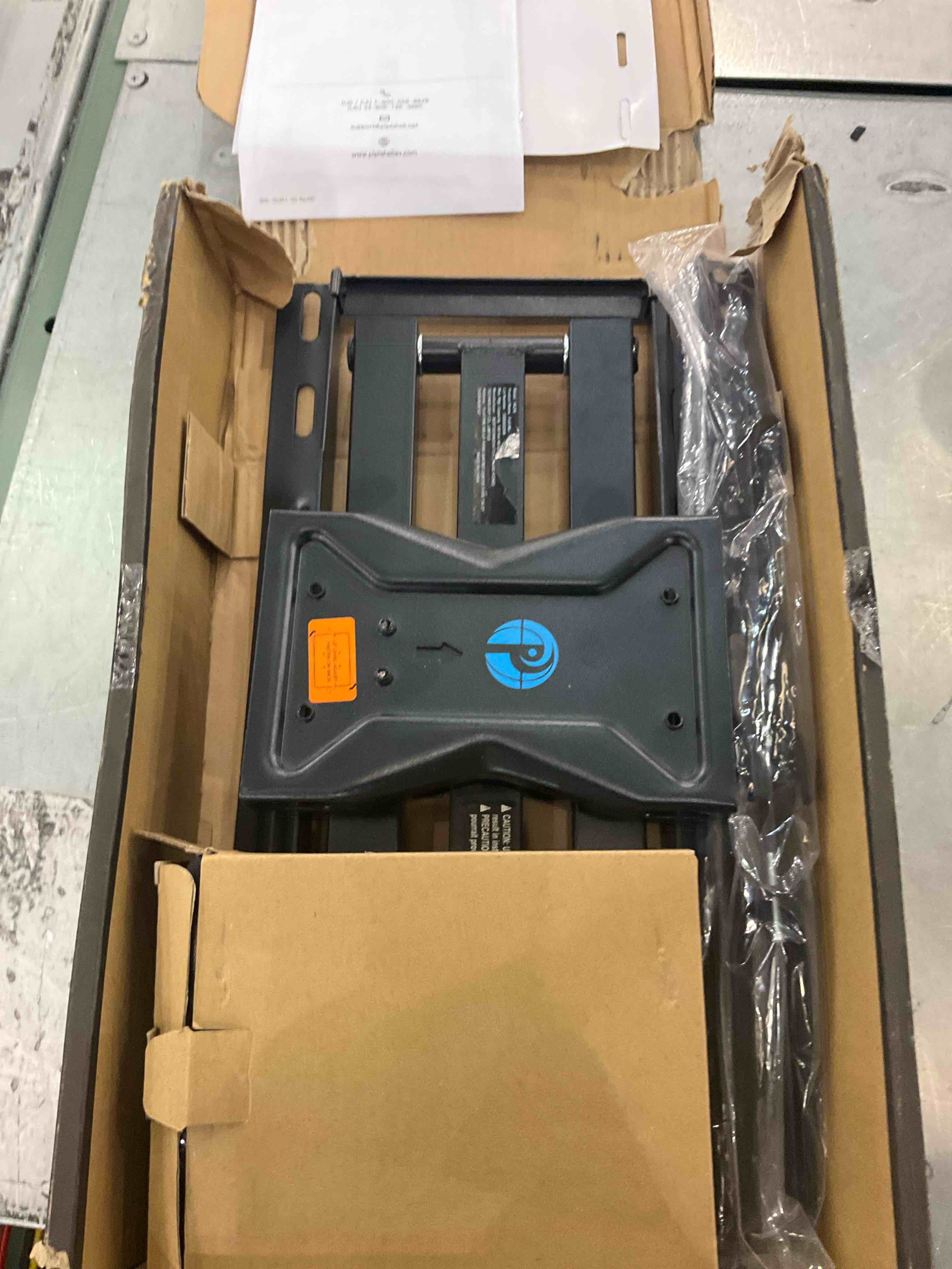 https://s3.amazonaws.com/lotting-images-prod/BargainHunt/EXS01283260_1712684672867.jpeg