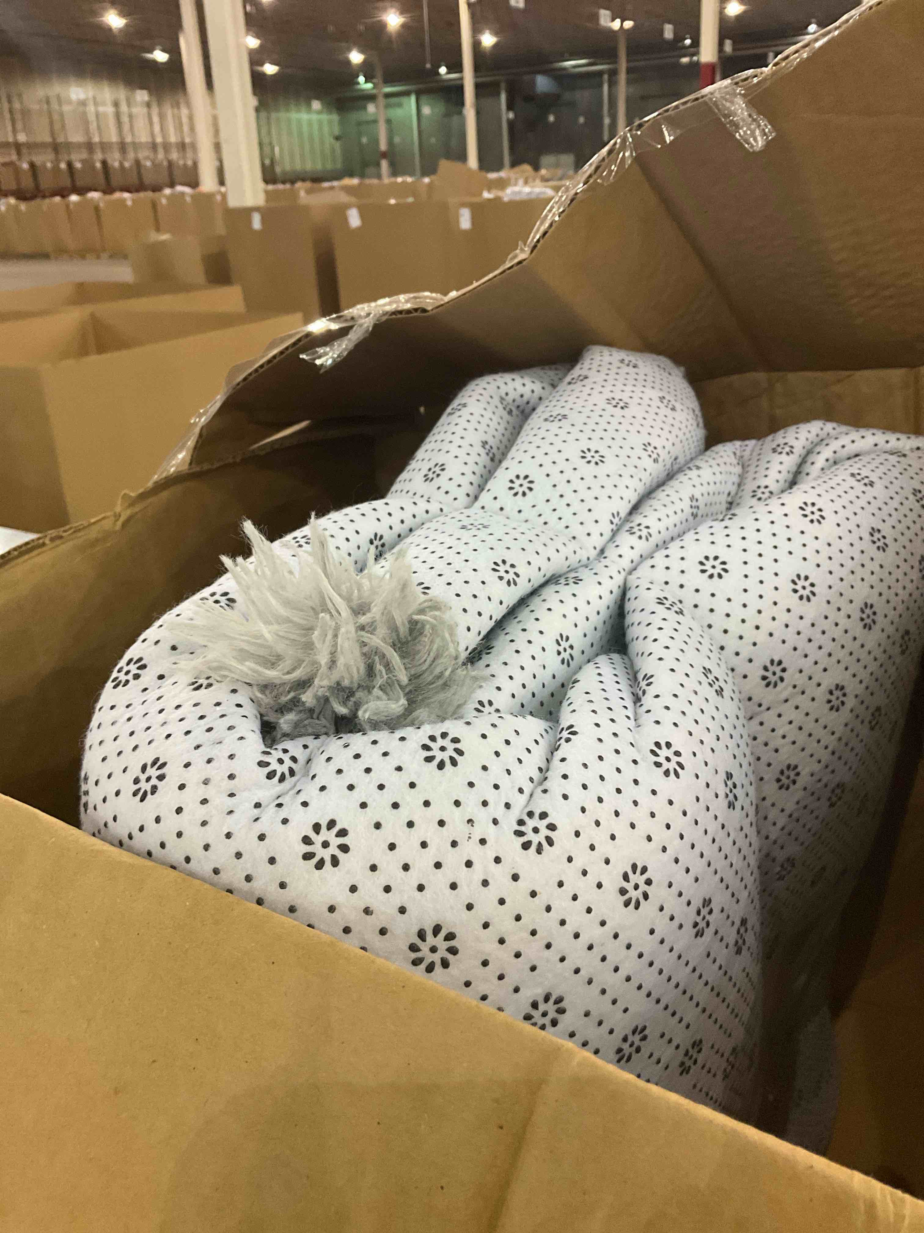 https://s3.amazonaws.com/lotting-images-prod/BargainHunt/EXS01283309_1712748429942.jpeg