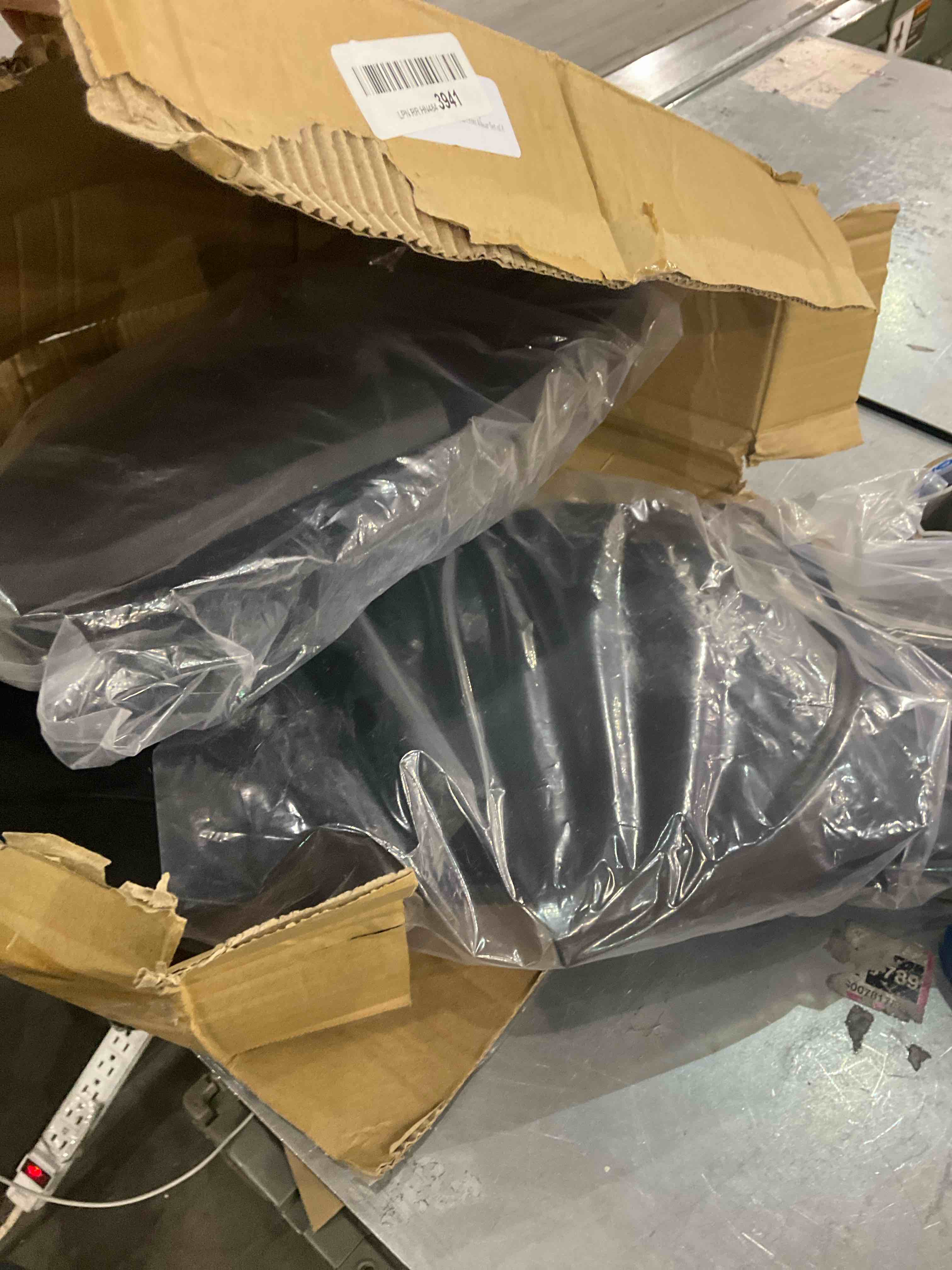 https://s3.amazonaws.com/lotting-images-prod/BargainHunt/EXS01283314_1712749224636.jpeg