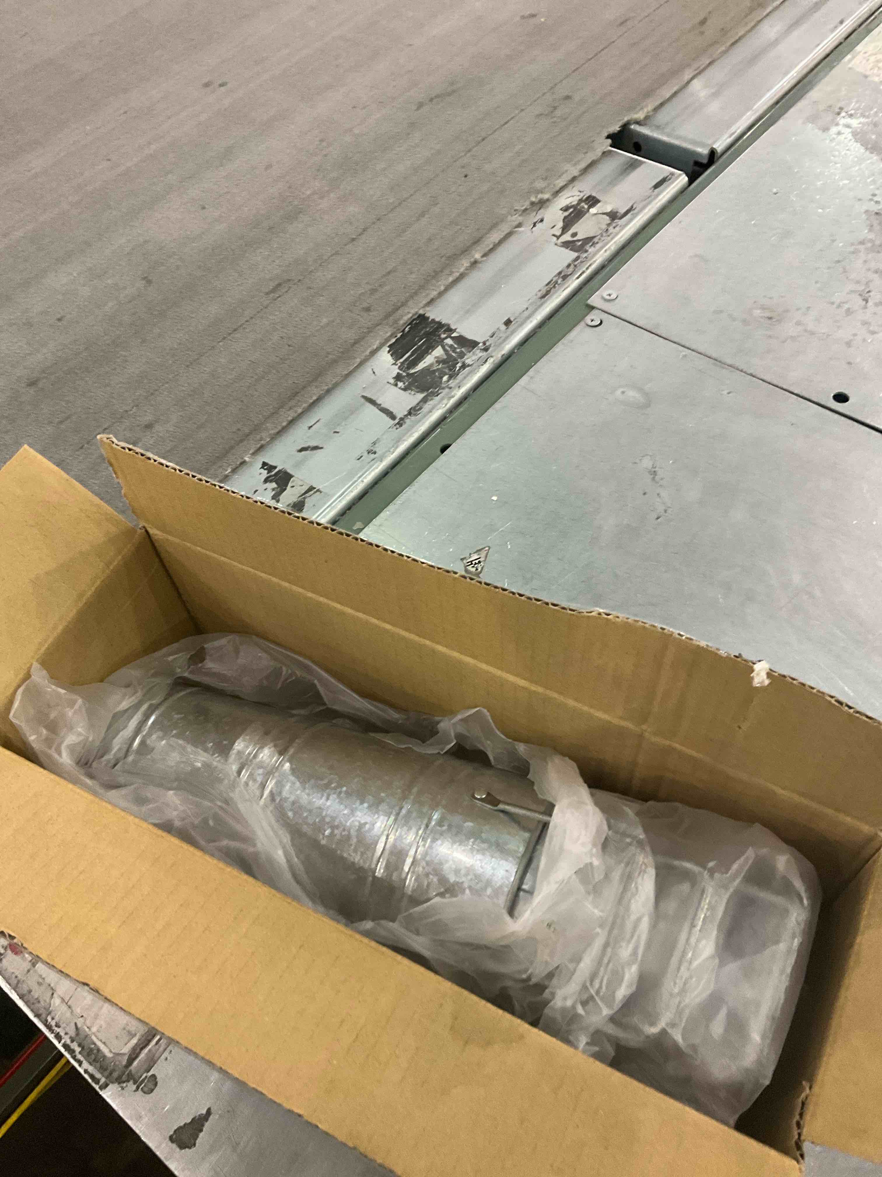 https://s3.amazonaws.com/lotting-images-prod/BargainHunt/EXS01283329_1712751298620.jpeg