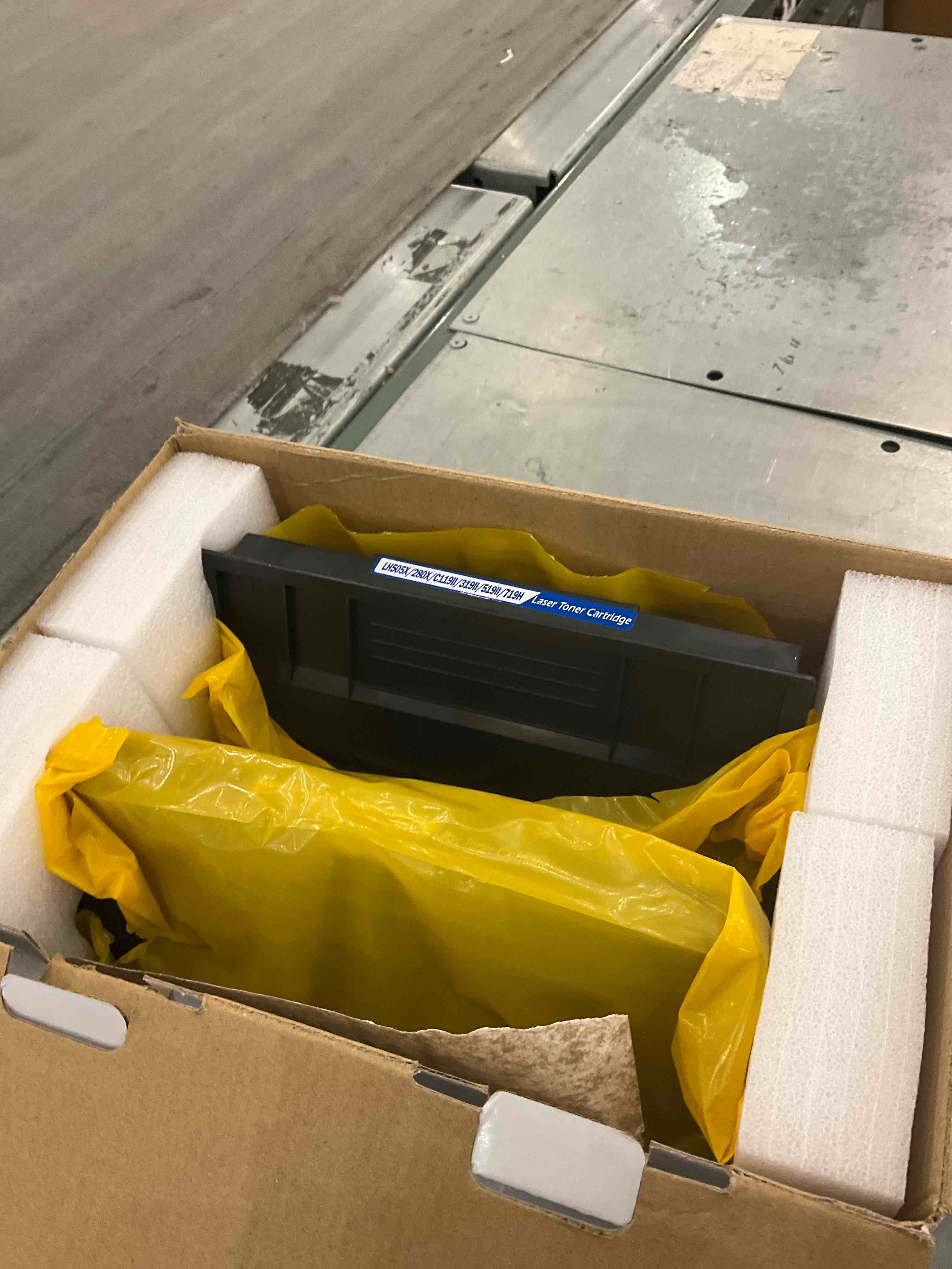 https://s3.amazonaws.com/lotting-images-prod/BargainHunt/EXS01283385_1712759909169.jpeg