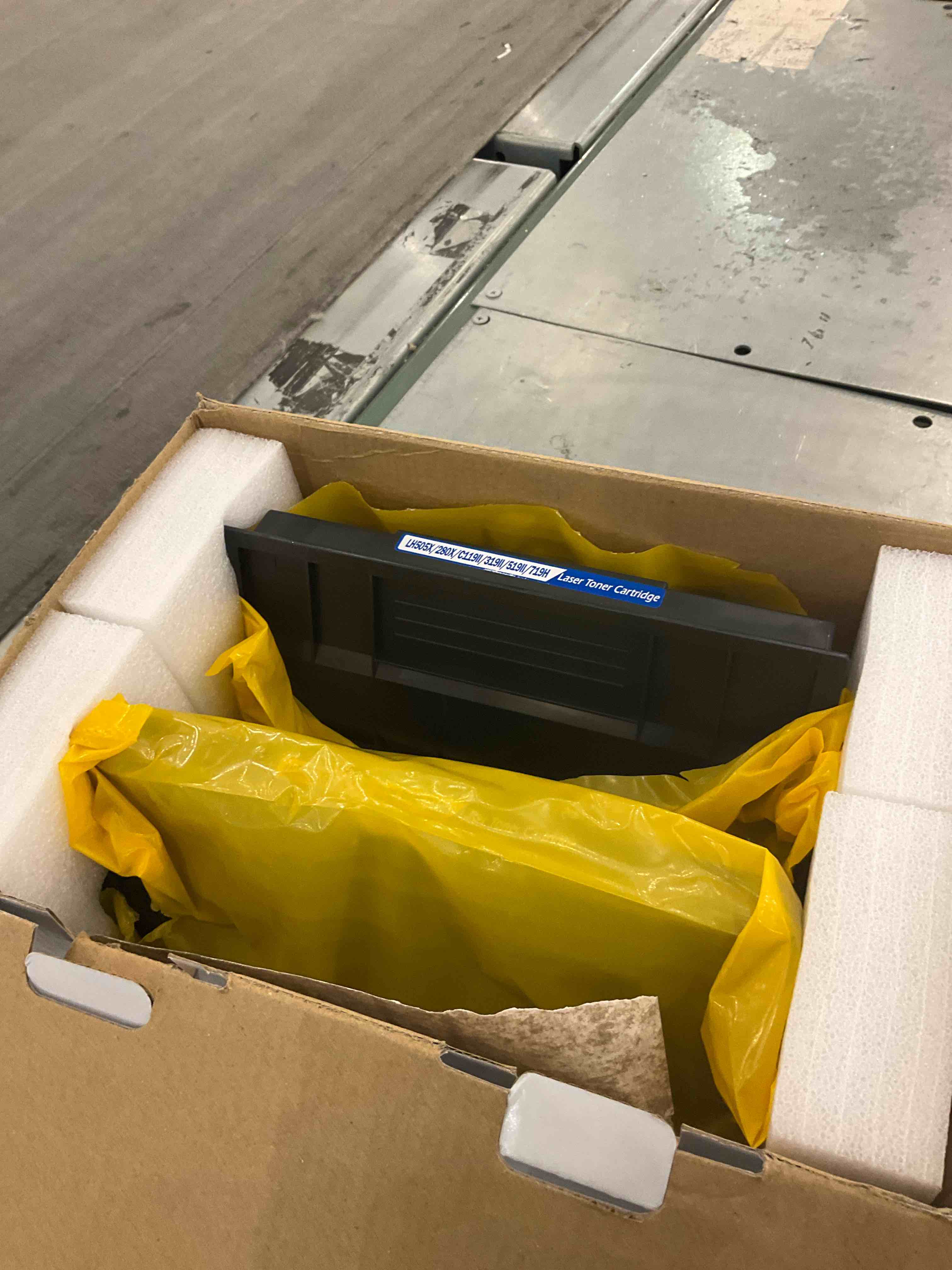 https://s3.amazonaws.com/lotting-images-prod/BargainHunt/EXS01283385_1712759910173.jpeg