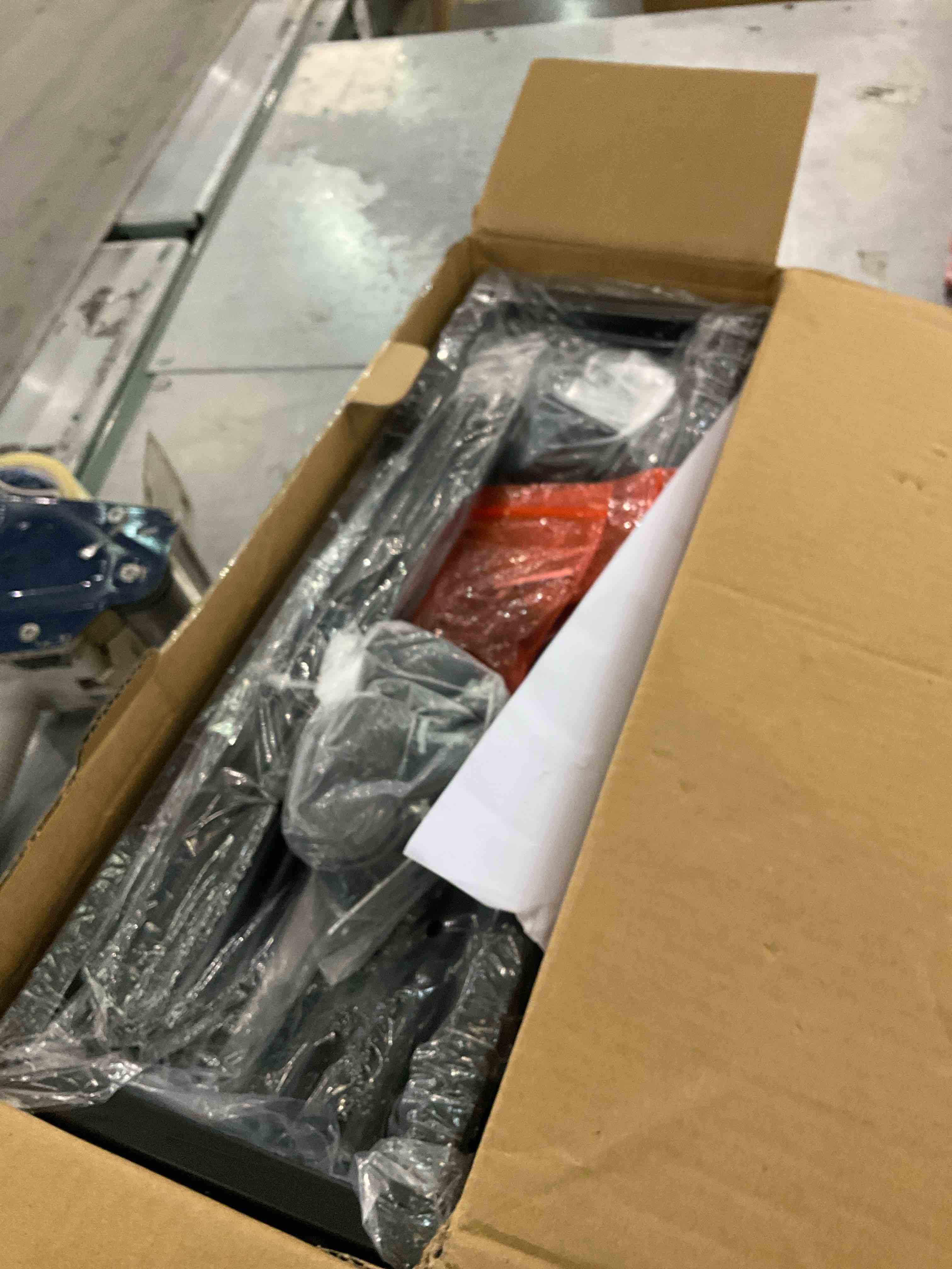 https://s3.amazonaws.com/lotting-images-prod/BargainHunt/EXS01283447_1712770281795.jpeg