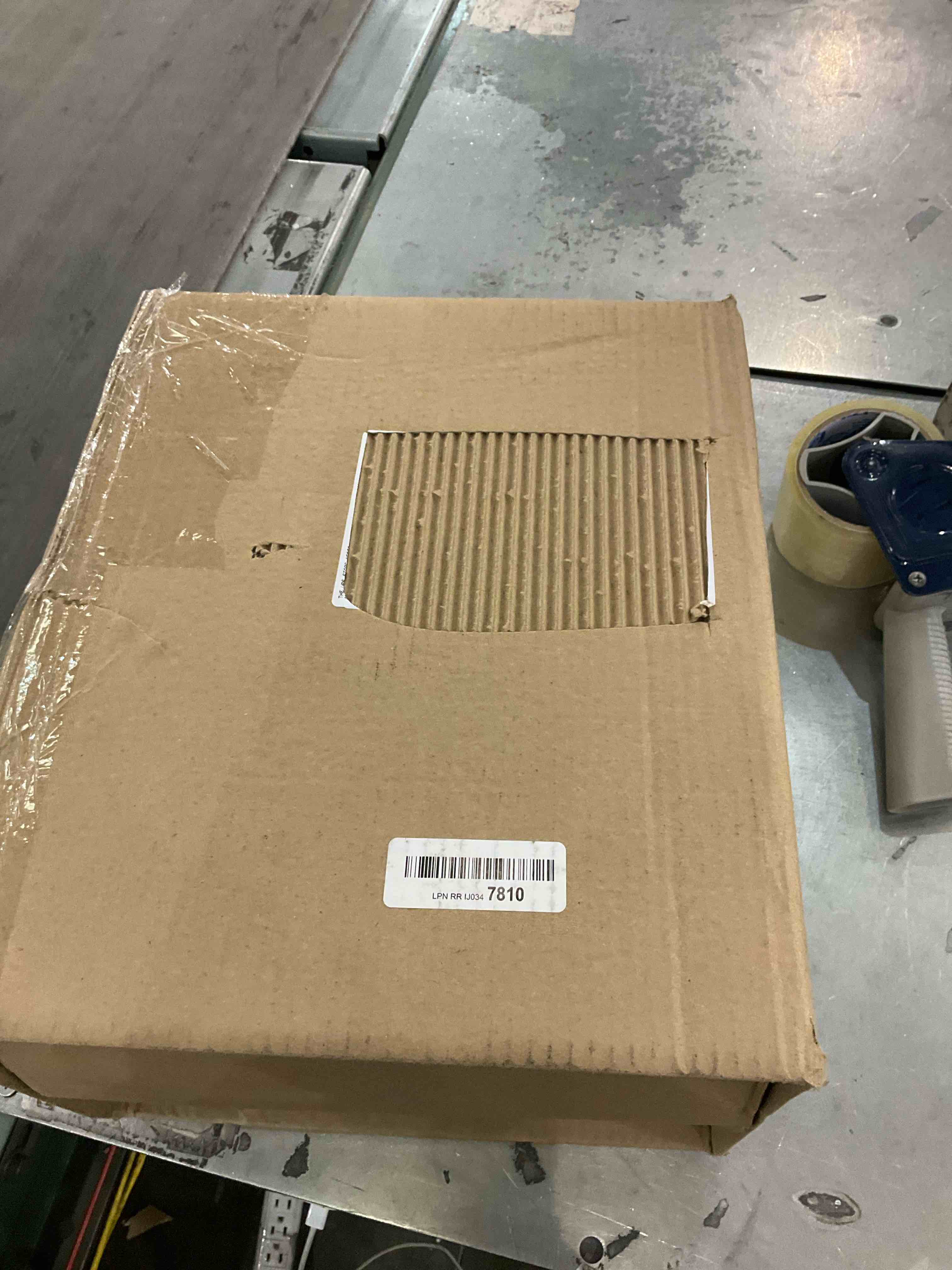 https://s3.amazonaws.com/lotting-images-prod/BargainHunt/EXS01283454_1712770825048.jpeg