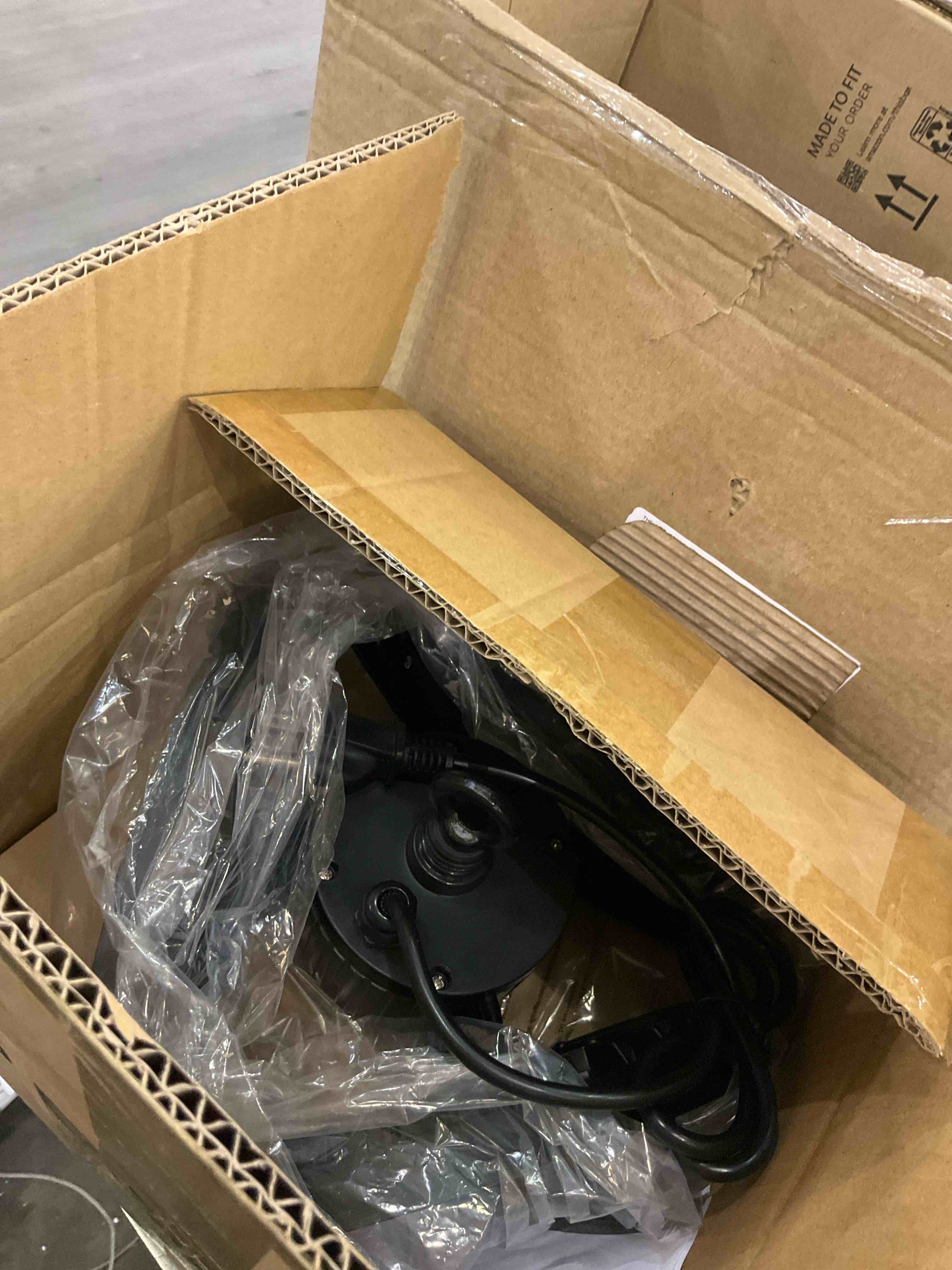https://s3.amazonaws.com/lotting-images-prod/BargainHunt/EXS01283454_1712770847452.jpeg