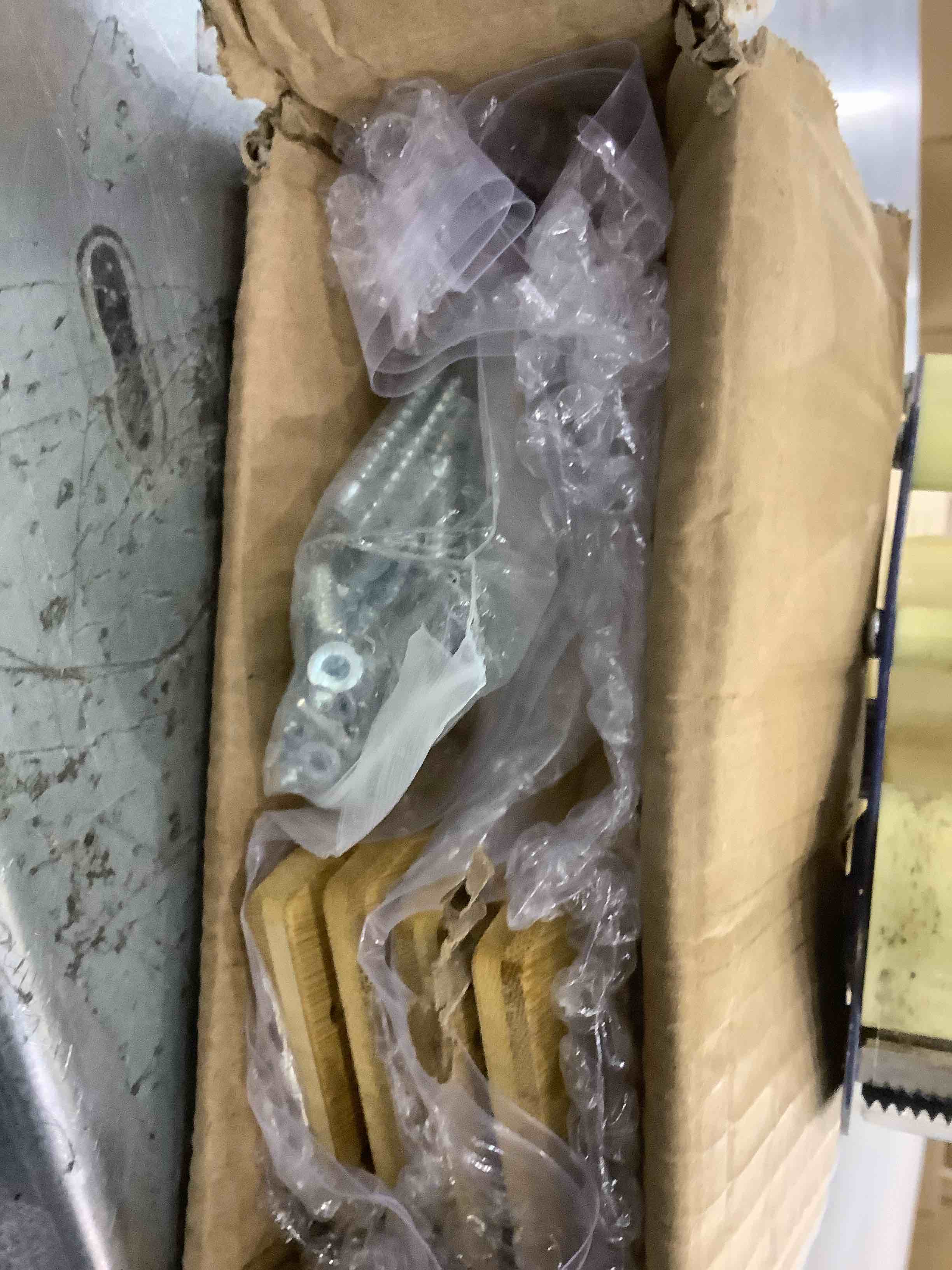 https://s3.amazonaws.com/lotting-images-prod/BargainHunt/EXS01283637_1712342825809.jpeg