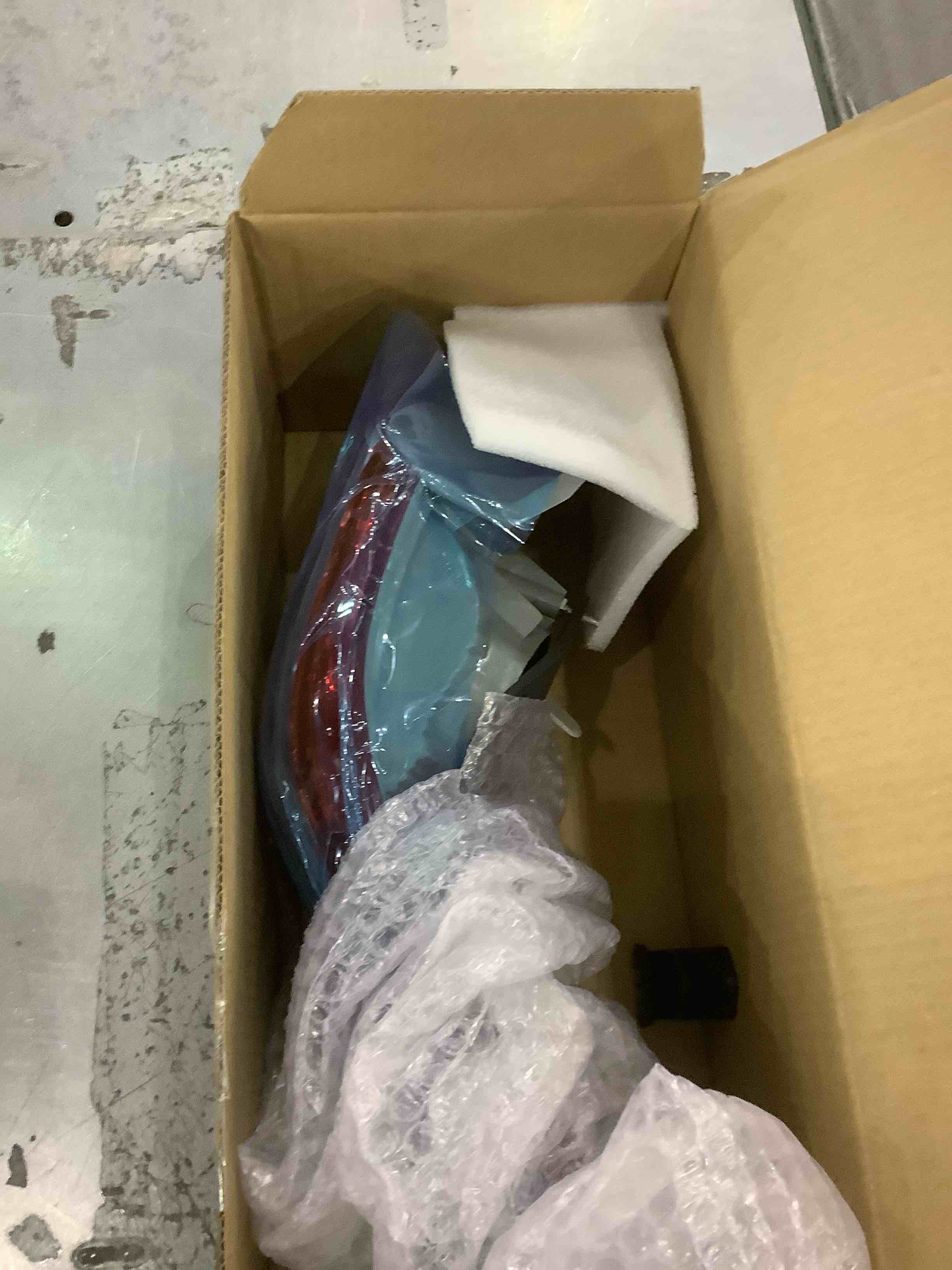 https://s3.amazonaws.com/lotting-images-prod/BargainHunt/EXS01283699_1712666680140.jpeg