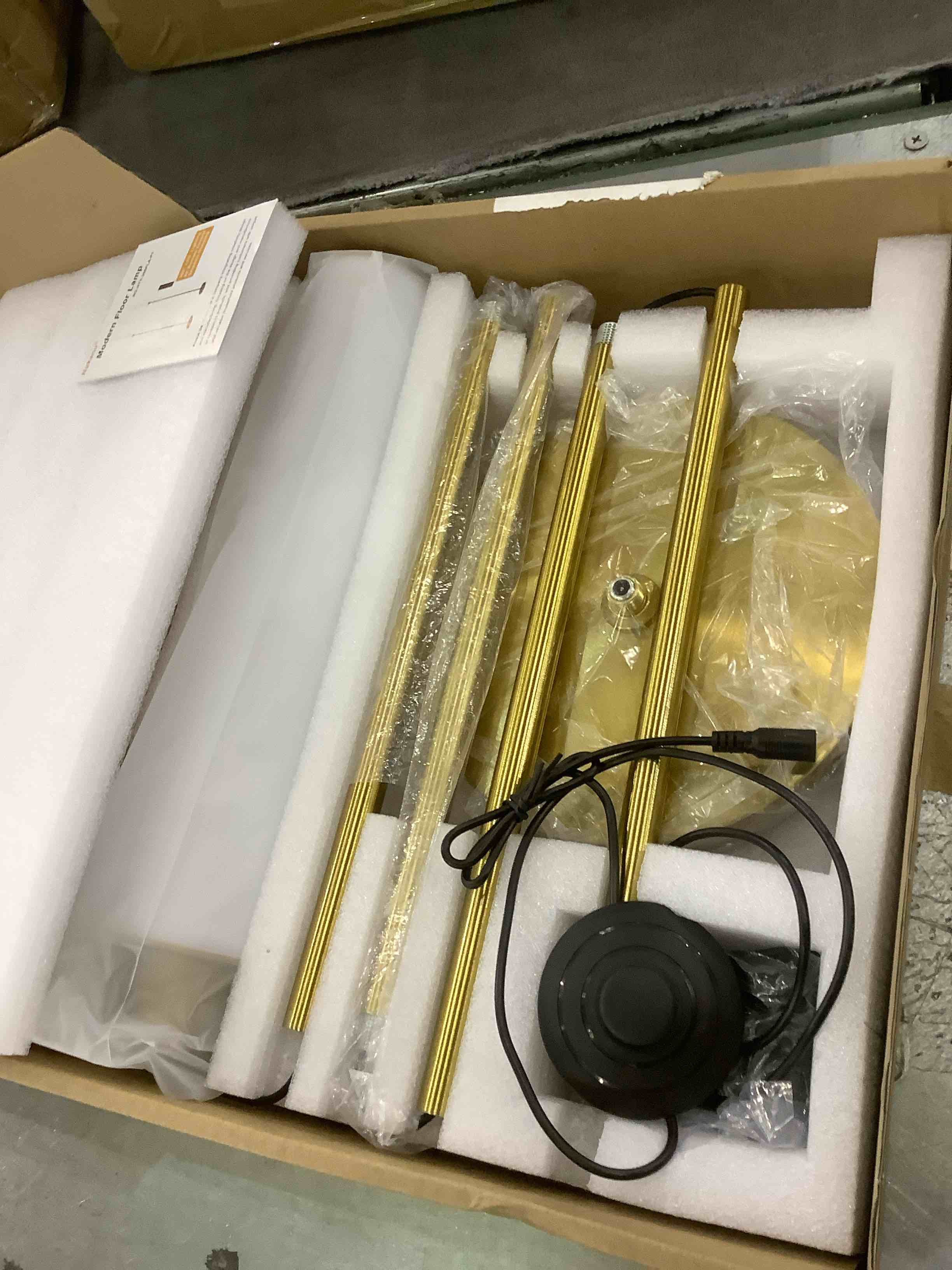 https://s3.amazonaws.com/lotting-images-prod/BargainHunt/EXS01283783_1712677745971.jpeg