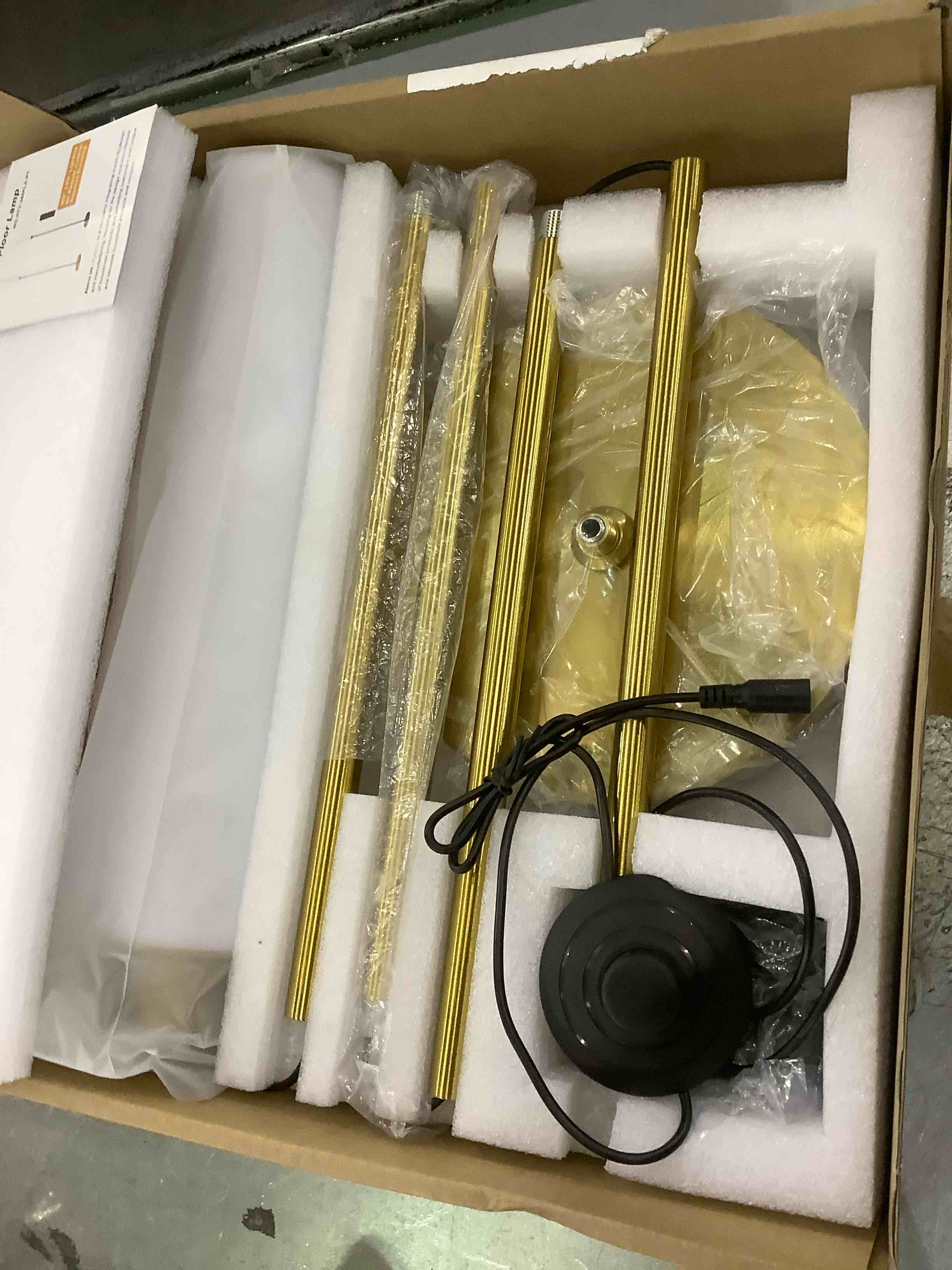 https://s3.amazonaws.com/lotting-images-prod/BargainHunt/EXS01283783_1712677747571.jpeg